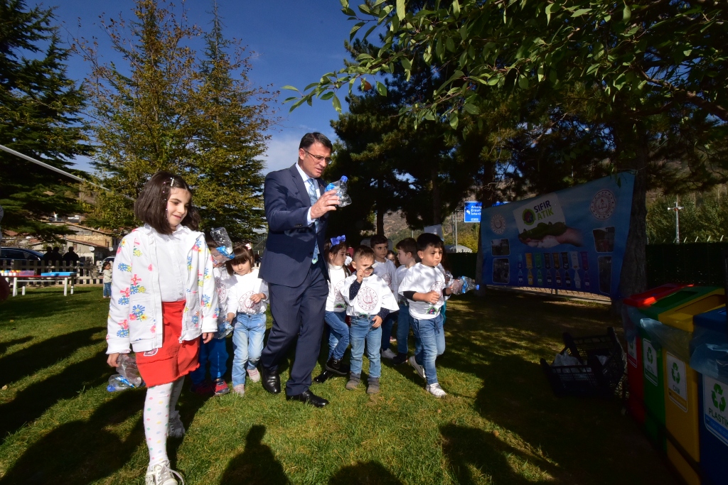 ÇEVRE TOKAT PROJESİ KAPSAMINDA ANAOKULU ÖĞRENCİLERİMİZLE BİRLİKTE “ATIKTAN SANATA” ETKİNLİĞİ DÜZENLENDİ