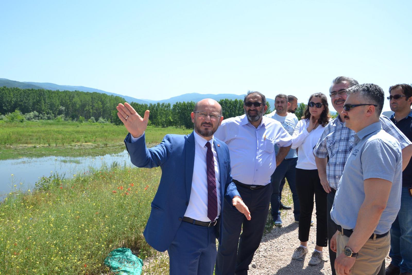 İL MÜDÜRÜMÜZ ALİ YILMAZ NİKSAR VE ARTOVA’DA EVSEL KATI ATIK AKTARMA PLATFORMU PROJE YERLERİNİ İNCELEDİ