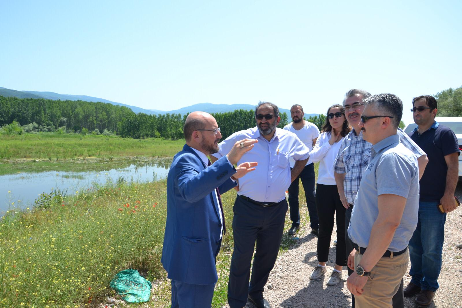 İL MÜDÜRÜMÜZ ALİ YILMAZ NİKSAR VE ARTOVA’DA EVSEL KATI ATIK AKTARMA PLATFORMU PROJE YERLERİNİ İNCELEDİ