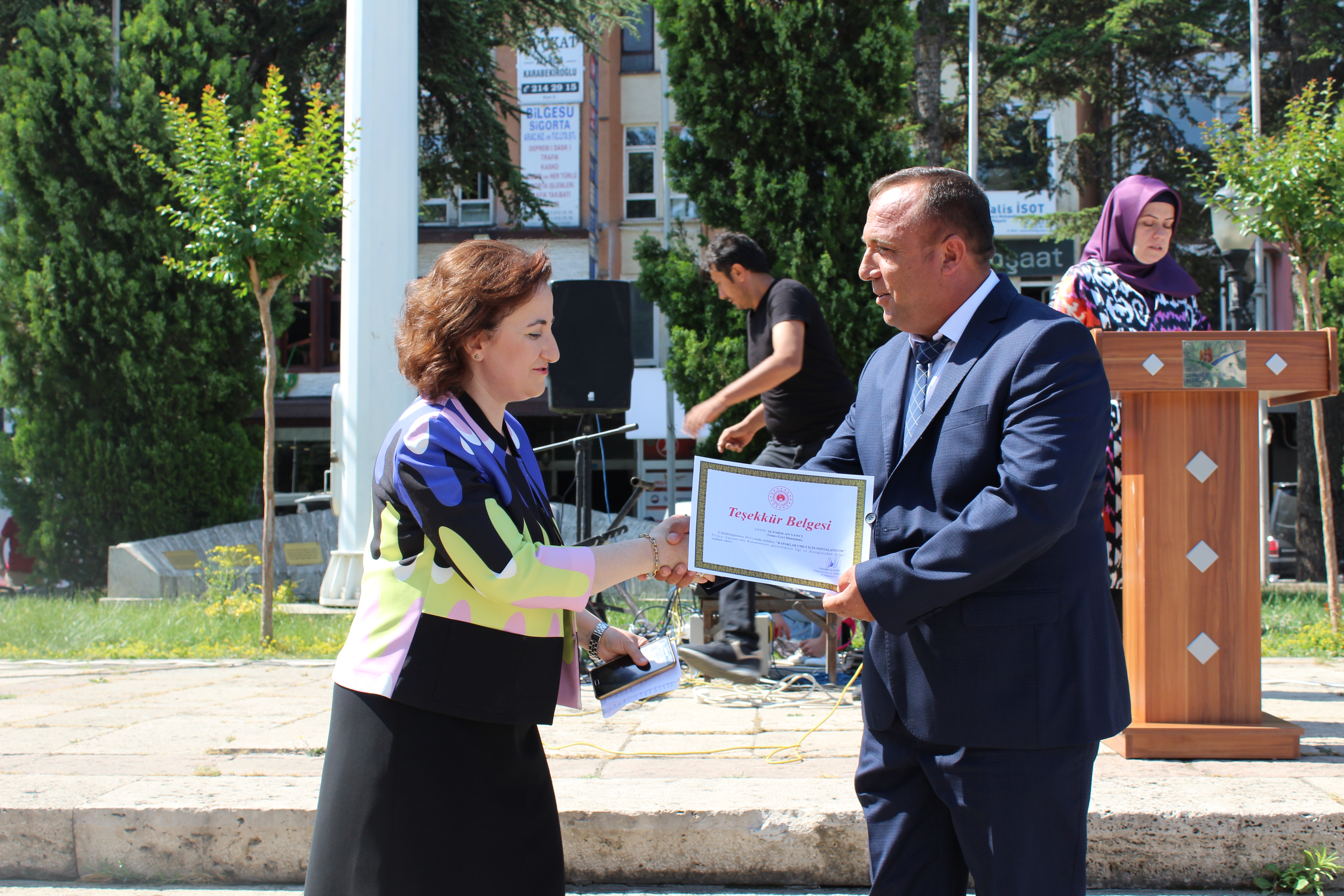 “KAPAKLAR UMUT İÇİN POSTALANIYOR PROJESİ”NDE ENGELLİ ARACI TESLİMİ YAPILDI