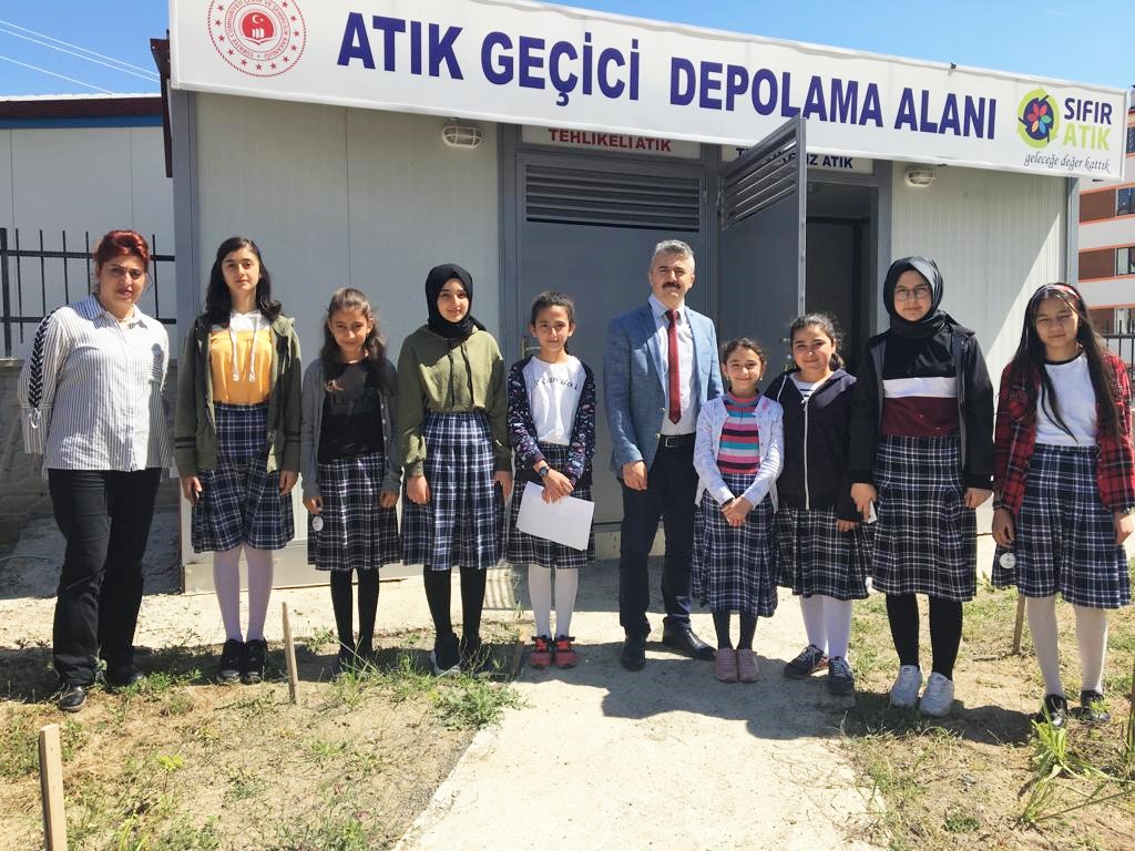 ÖĞRENCİLERİMİZE GERİ DÖNÜŞÜMÜN ÖNEMİ ANLATILDI