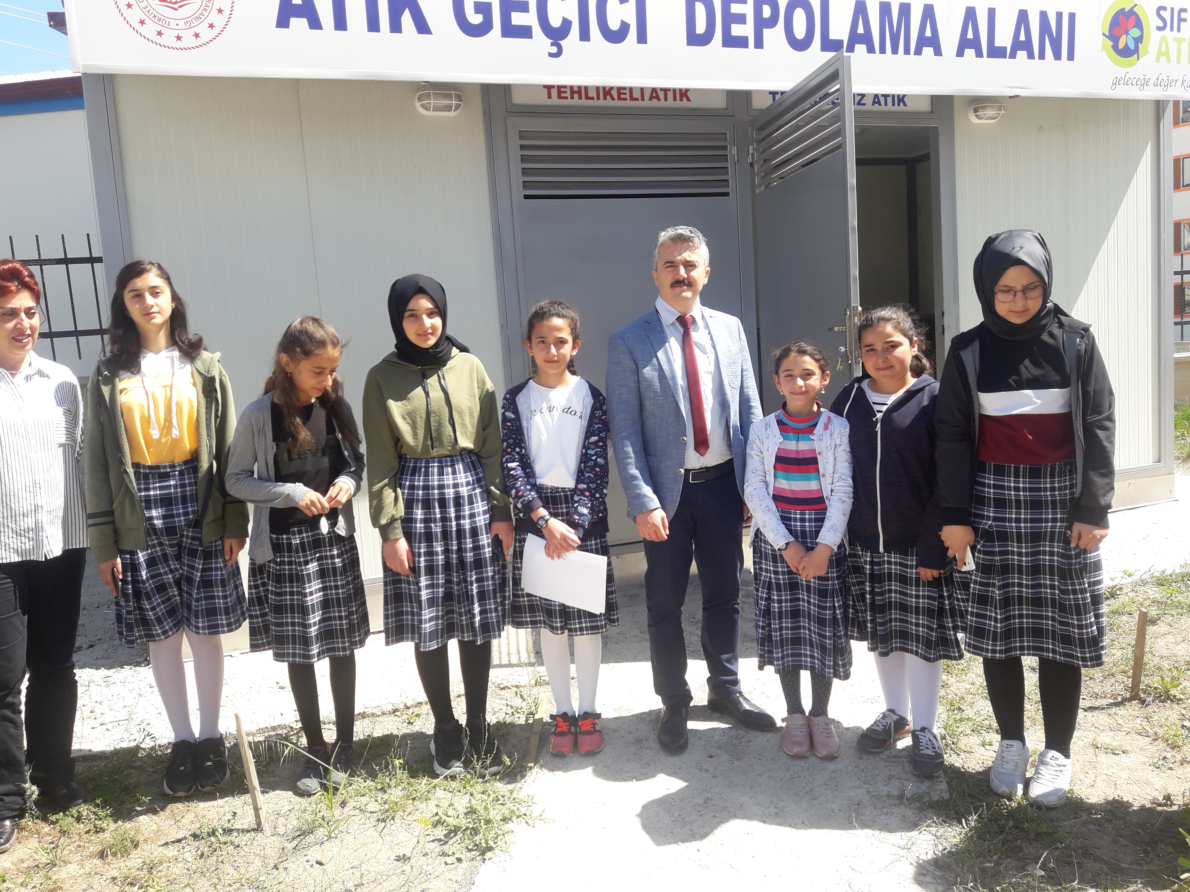 ÖĞRENCİLERİMİZE GERİ DÖNÜŞÜMÜN ÖNEMİ ANLATILDI