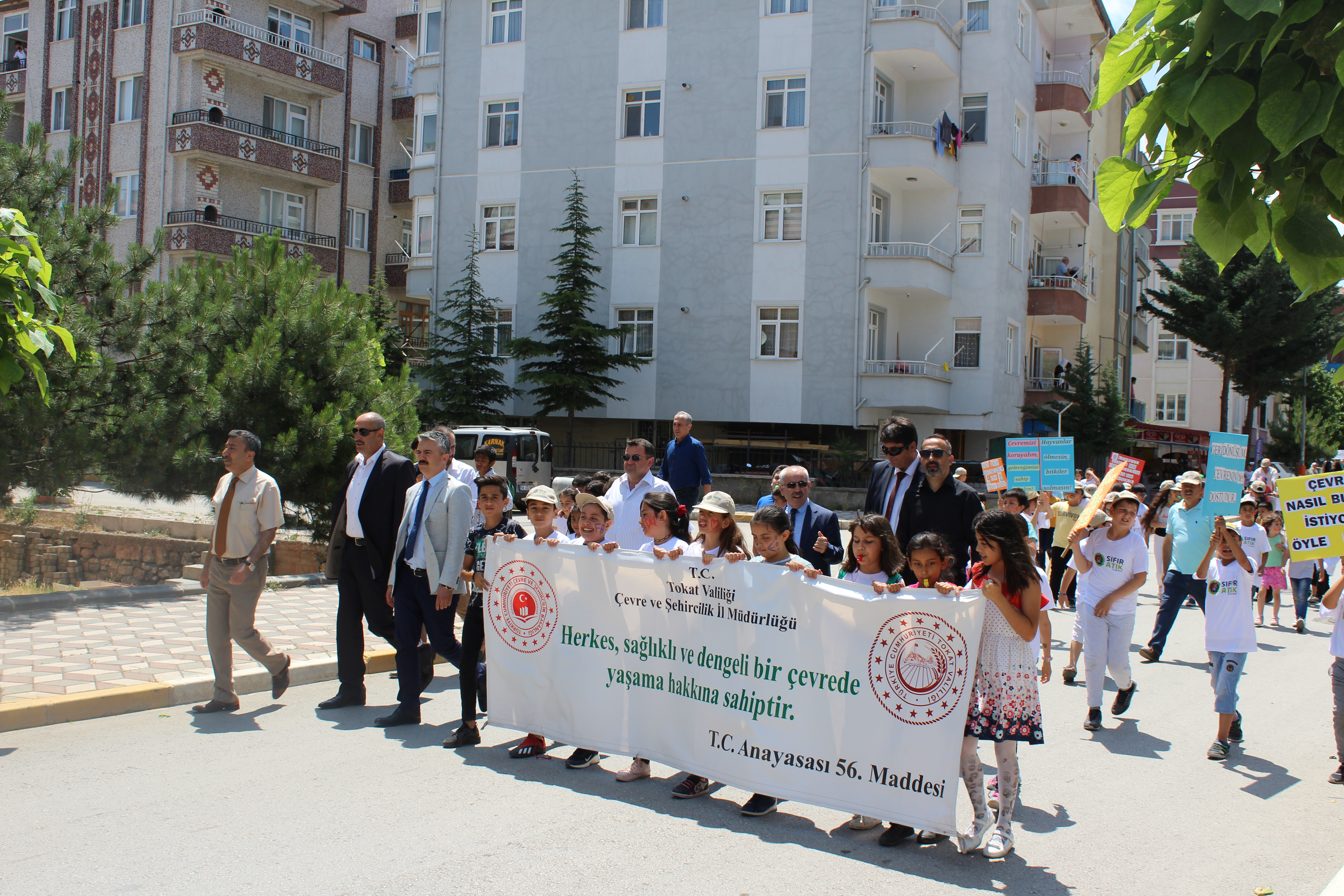 ÖĞRENCİLERLE ÇEVRE YÜRÜYÜŞÜ GERÇEKLEŞTİRİLDİ