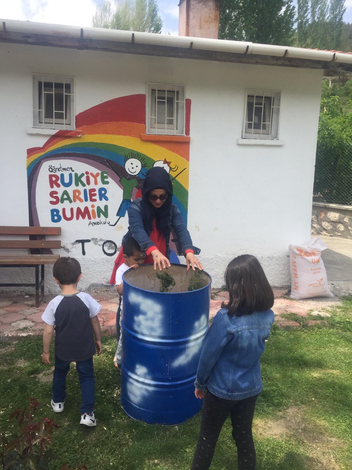 SIFIR ATIK İÇİN ANAOKULUNDA KOMPOST YAPIMINA BAŞLANDI