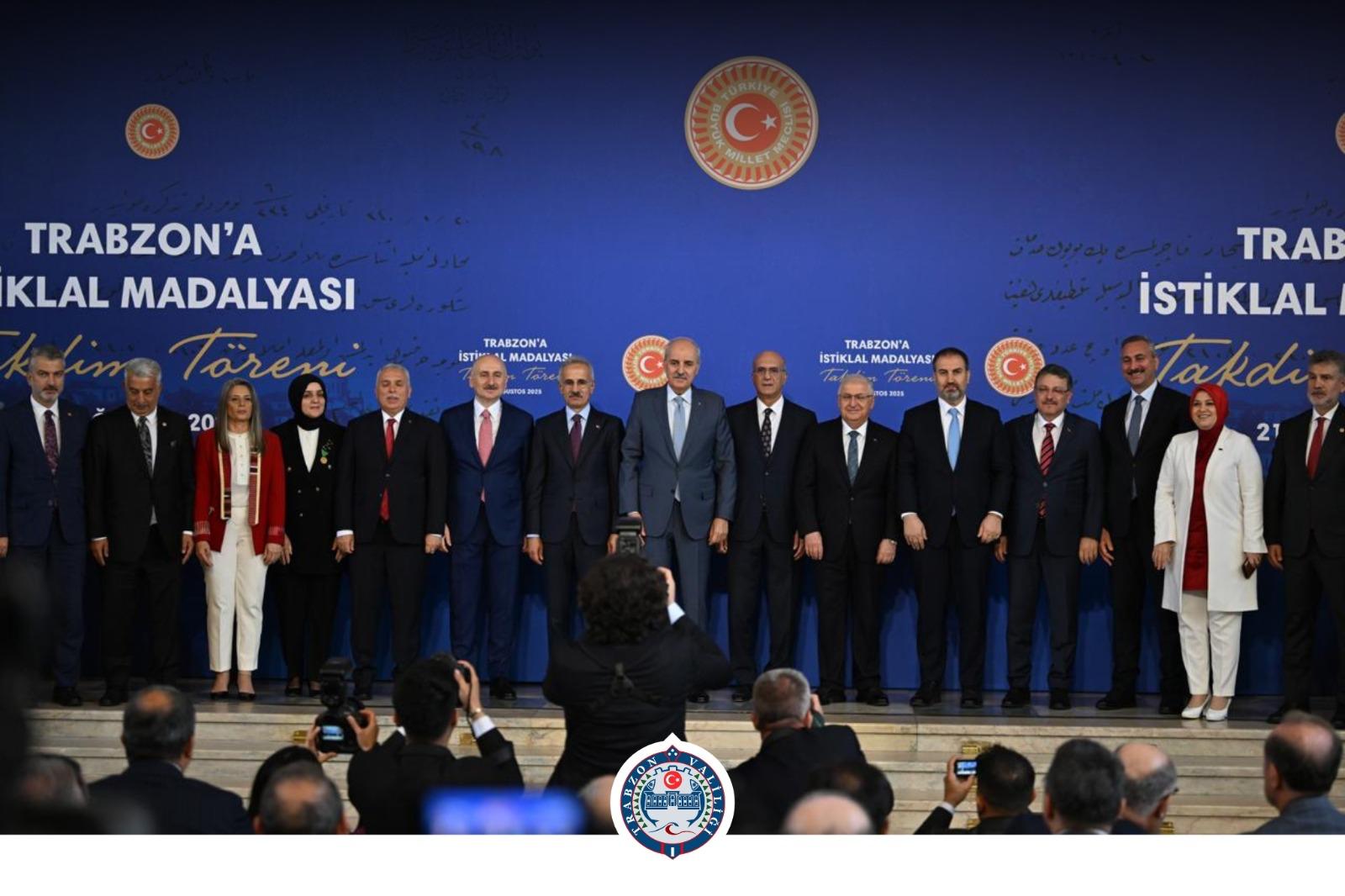 Trabzon Valiliği 101 yıl sonra Trabzon'umuza verilen İstiklal Madalyasını teslim aldı.