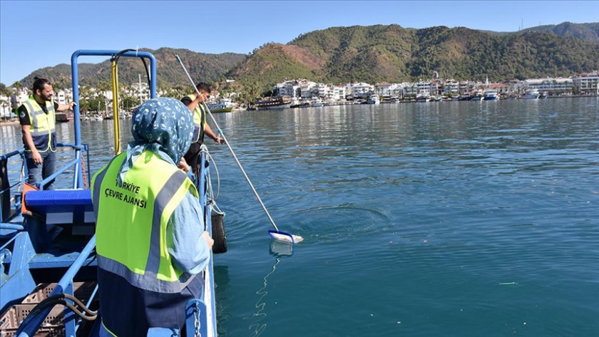 Marmaris Körfezi’nde Deniz Yüzeyinde Biriken Atıkları Topladık