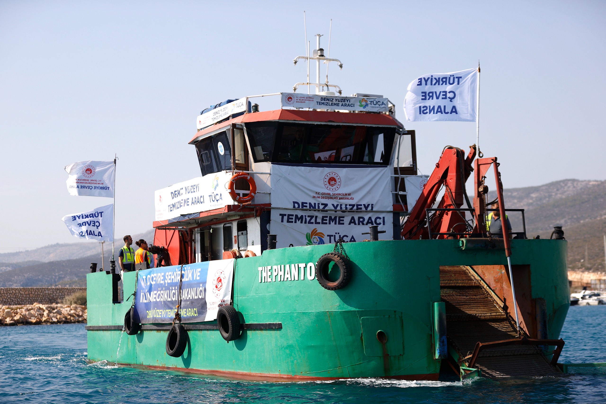 Mersin Körfezi'nde Deniz Yüzeyinde Biriken Atıklar Toplandı