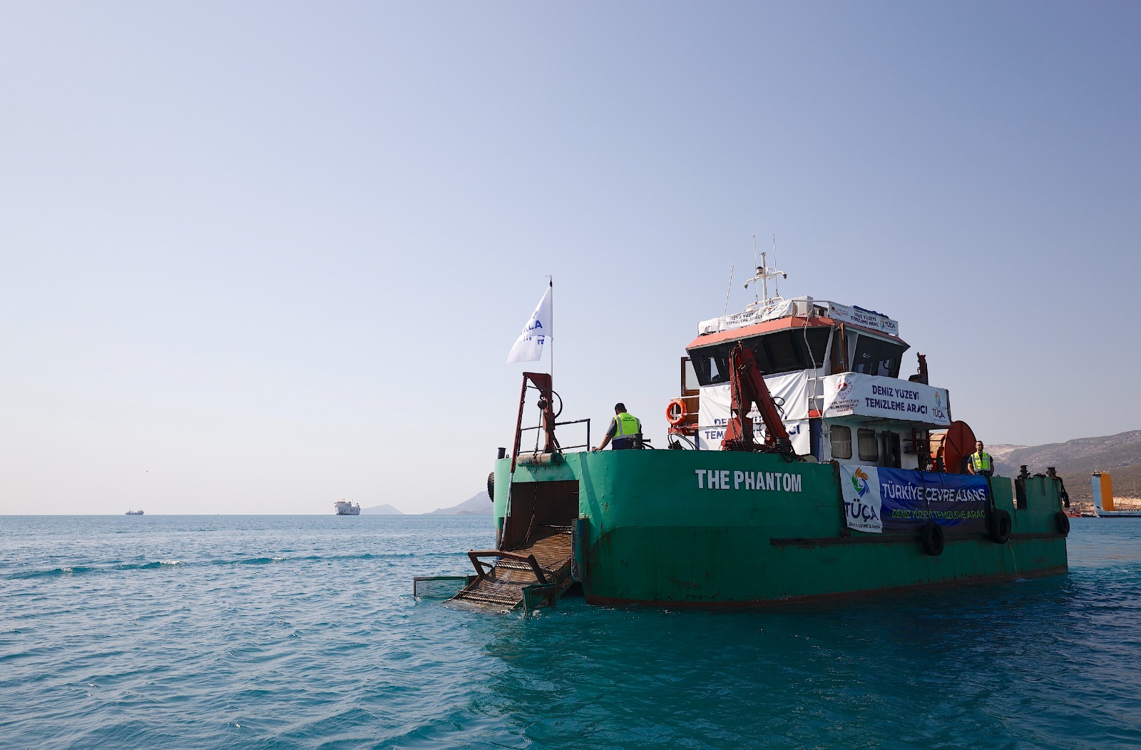 Mersin Körfezi'nde Deniz Yüzeyinde Biriken Atıklar Toplandı