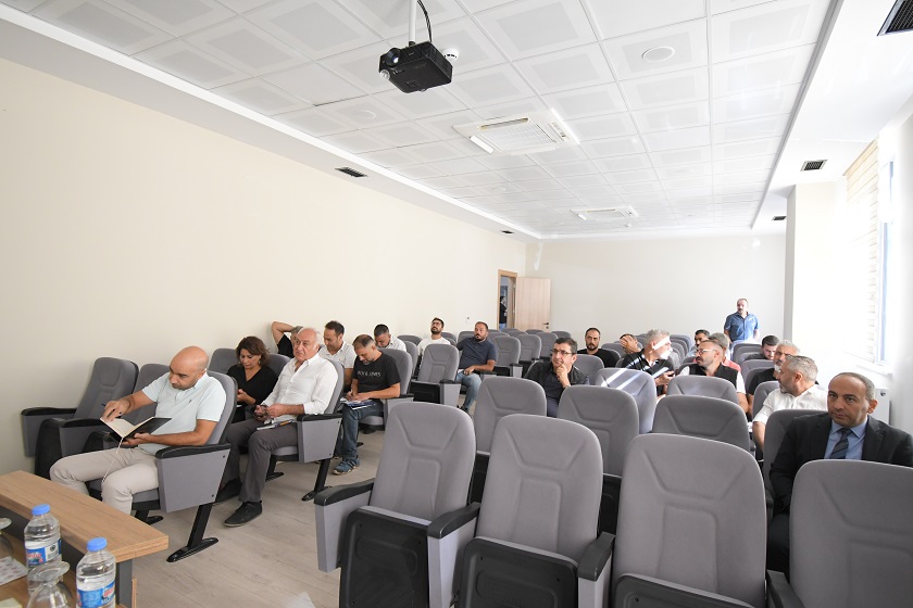 İl Müdürlüğümüzde, Vali Yardımcısı Sayın Ertuğrul Aslan başkanlığında kırsalda ve il/ilçe merkezlerinde yapılan ve yapımı devam eden afet konutları hakkında toplantı yapılmıştır.