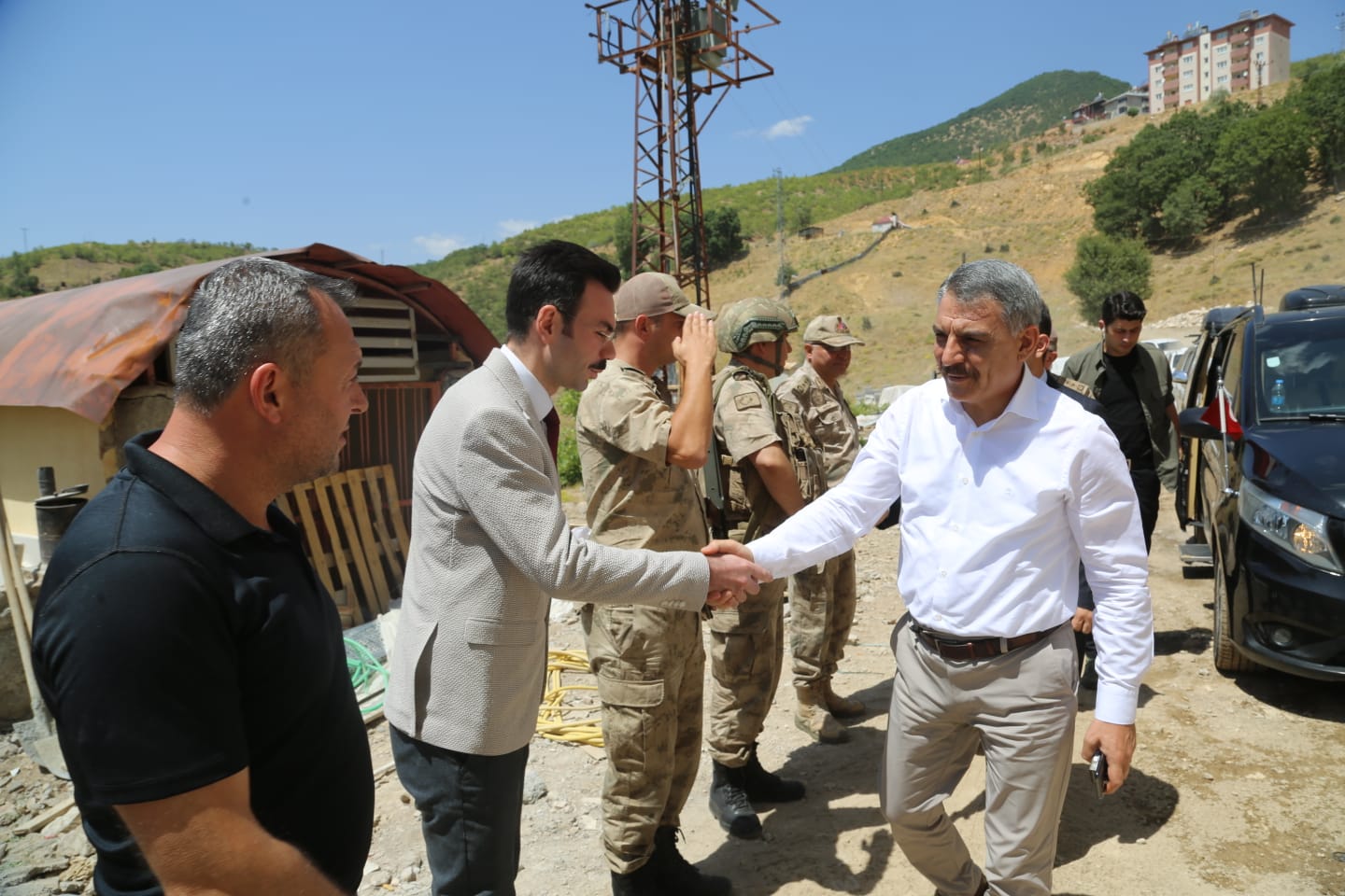 Valimiz Sayın Mehmet Ali Özkan ile İl Müdürümüz Sayın Dr. A. Mete Gündüz Nazımiye İlçemizde devam eden inşaatlarda incelemelerde bulundu.