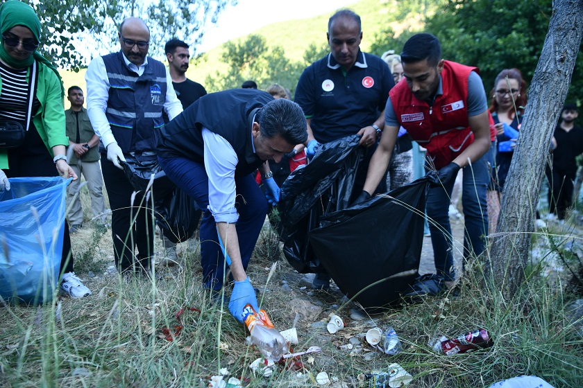 Valimiz Sayın Şefik AYGÖL ve İl Müdürümüz Sayın Melih Melik KARA önderliğinde vatandaşlarımızla birlikte 