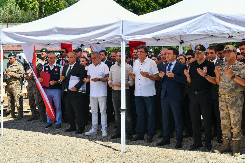 Yapı Denetim Hizmetleri İl Müdürlüğümüzce yürütülen Tunceli Polis Evi inşaatının temel atma törenine Valimiz Sayın Şefik AYGÖL'ün katılımıyla gerçekleştirilmiştir.