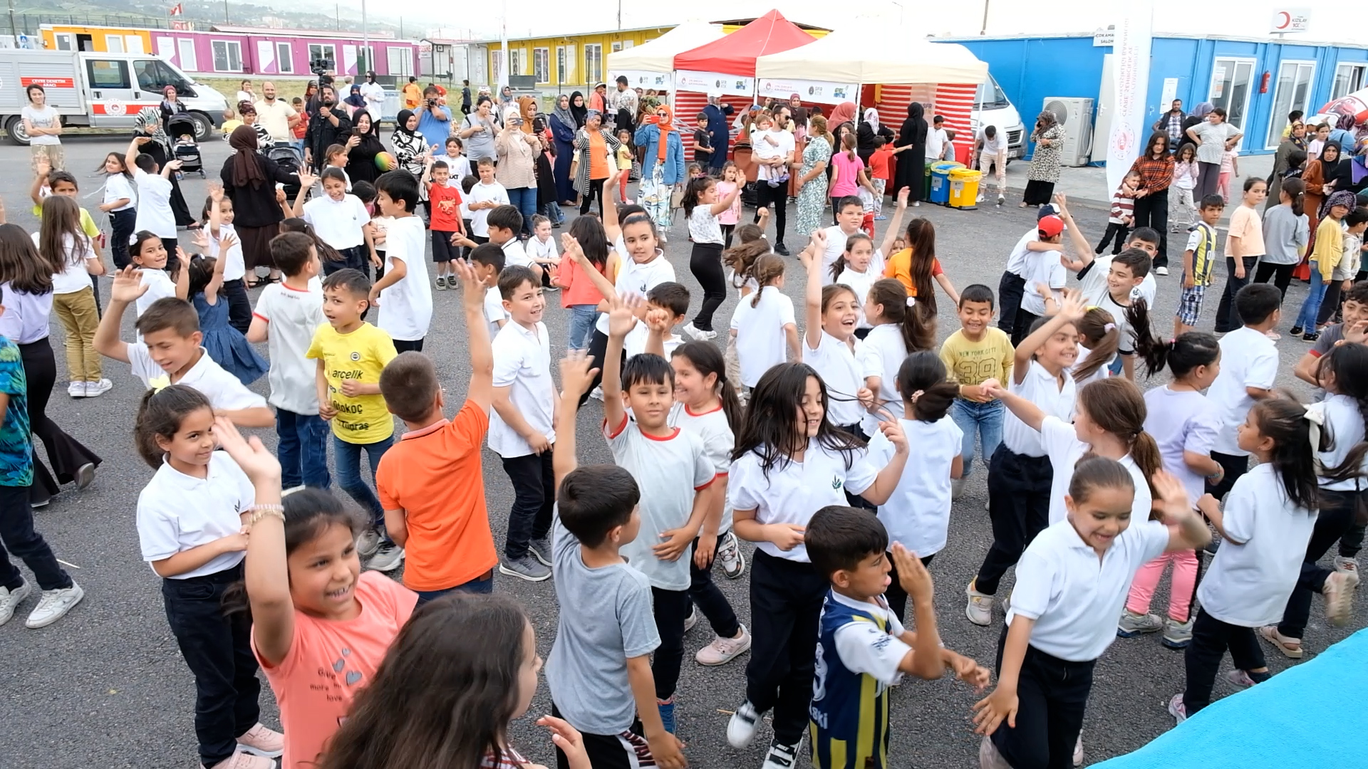 23 NİSAN ETKİNLİKLERİ, DEPREM BÖLGESİNDE DE DEVAM EDİYOR