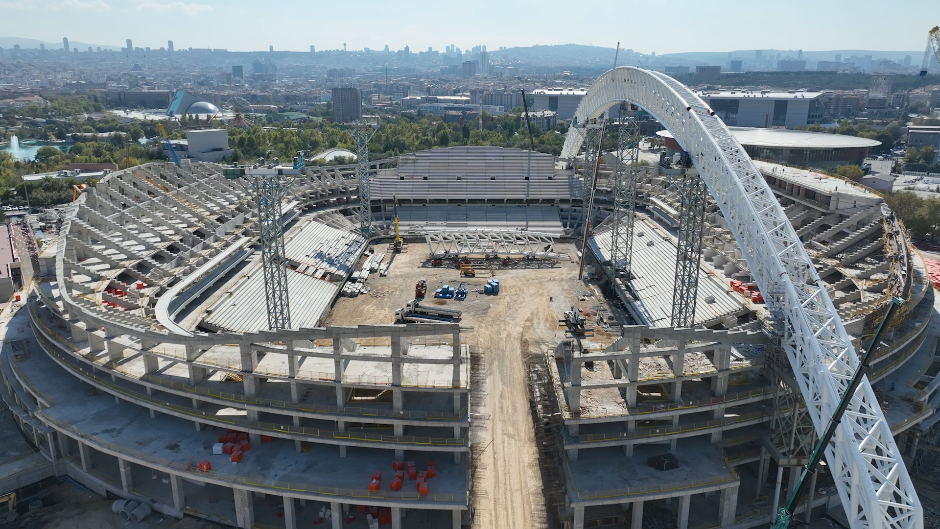 ANKARA’NIN YENİ STADYUM KOMPLEKSİ HIZLA TAMAMLANIYOR DÜNYANIN EN UZUN ÇELİK ÇATI AÇIKLIĞINA  SAHİP 3’ÜNCÜ STADYUMU OLACAK