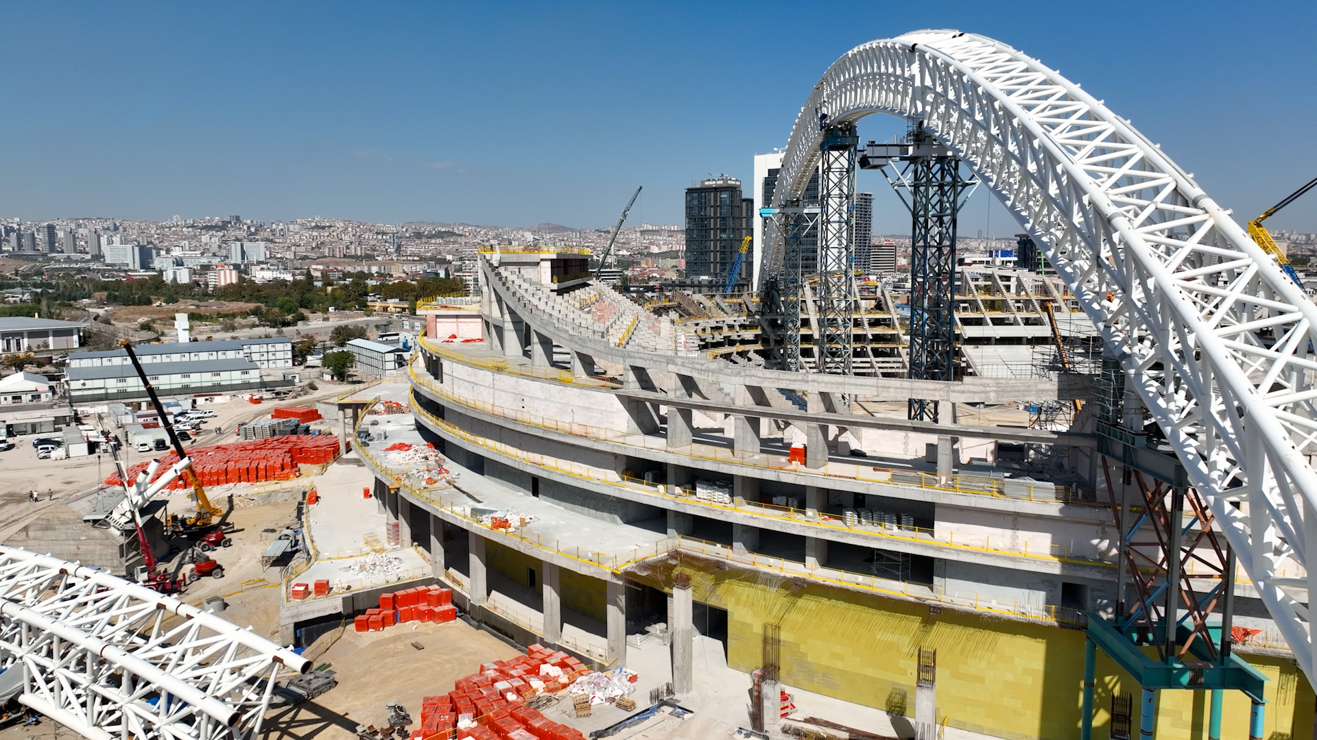 ANKARA’NIN YENİ STADYUM KOMPLEKSİ HIZLA TAMAMLANIYOR DÜNYANIN EN UZUN ÇELİK ÇATI AÇIKLIĞINA  SAHİP 3’ÜNCÜ STADYUMU OLACAK