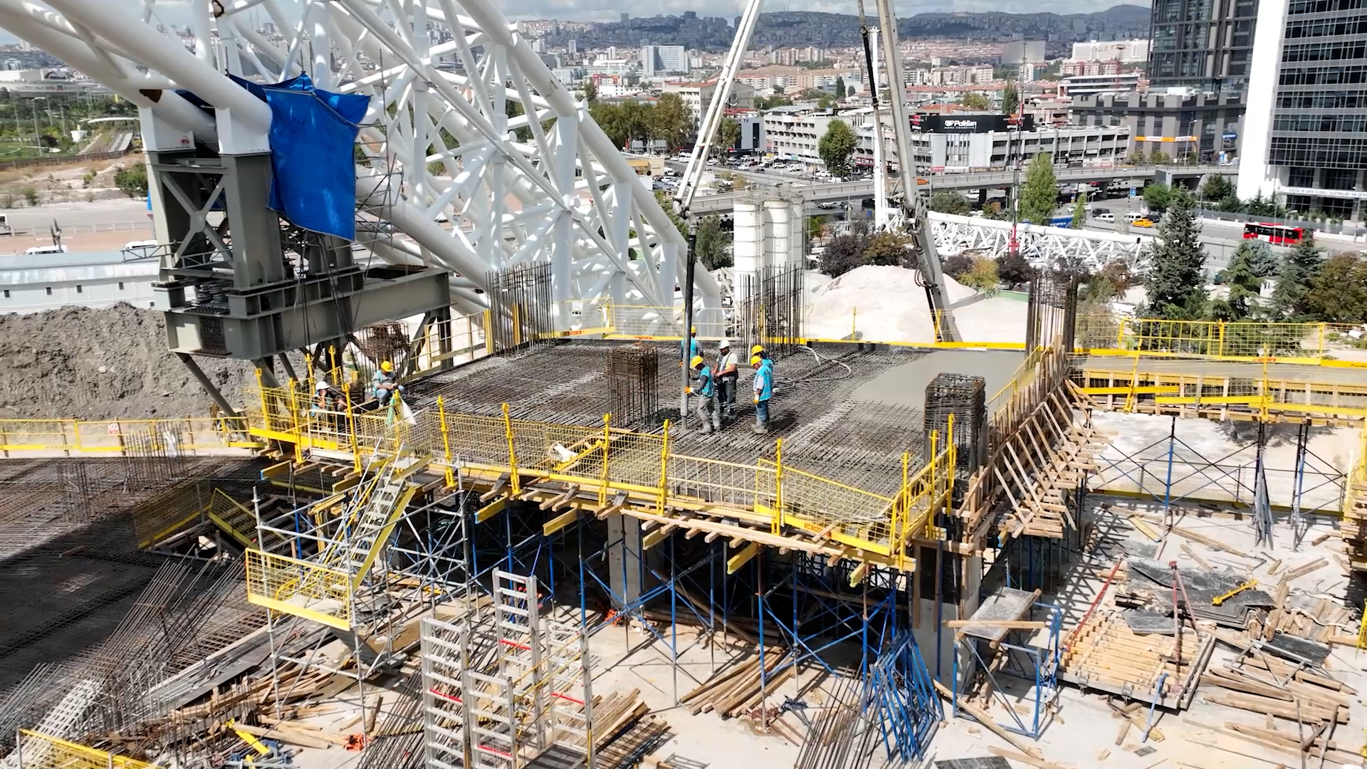 ANKARA’NIN YENİ STADYUM KOMPLEKSİ HIZLA TAMAMLANIYOR DÜNYANIN EN UZUN ÇELİK ÇATI AÇIKLIĞINA  SAHİP 3’ÜNCÜ STADYUMU OLACAK