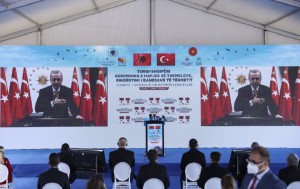 ARNAVUTLUK’TA DEPREM KONUTLARININ TEMELİ ATILDI