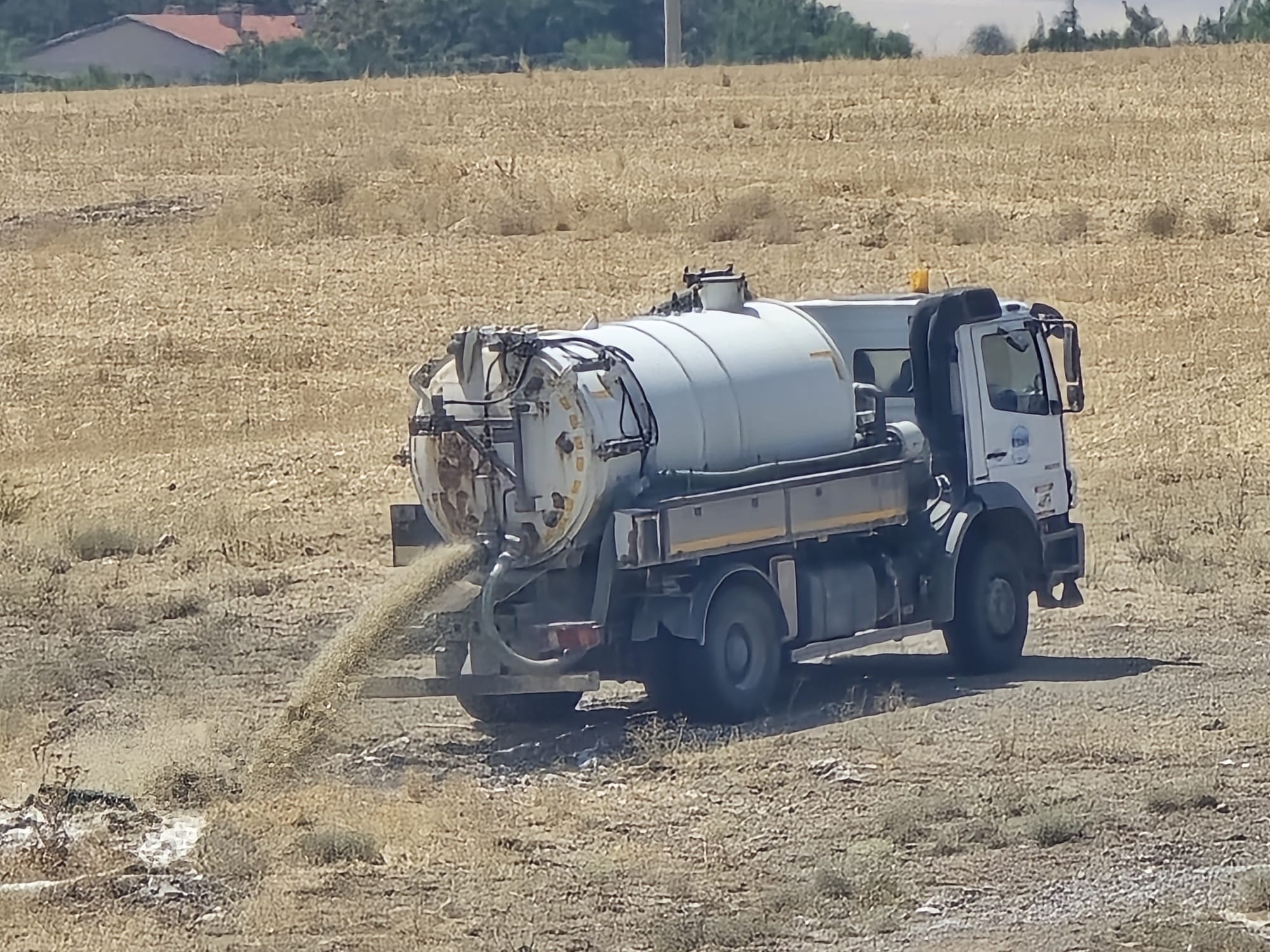 ATIK SUYU VİDANJÖRLE ARAZİYE DÖKEN BELEDİYEYE 668 BİN TL CEZA