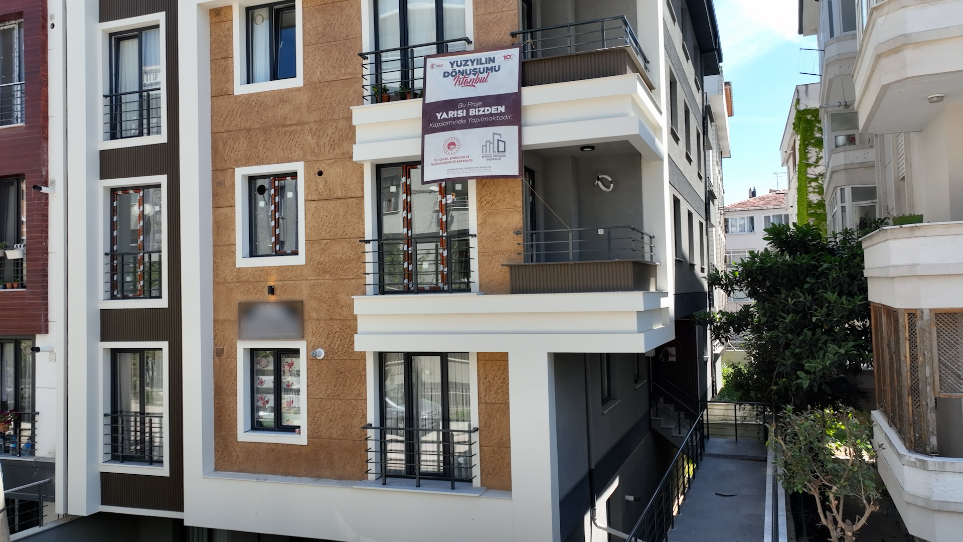 AVCILAR’DAKİ ÖZTOK AİLESİ 6.2’LİK DEPREMİ ANLATTI: HERKES SOKAKTA BİZ HUZUR İÇİNDE EVİMİZDEYDİK