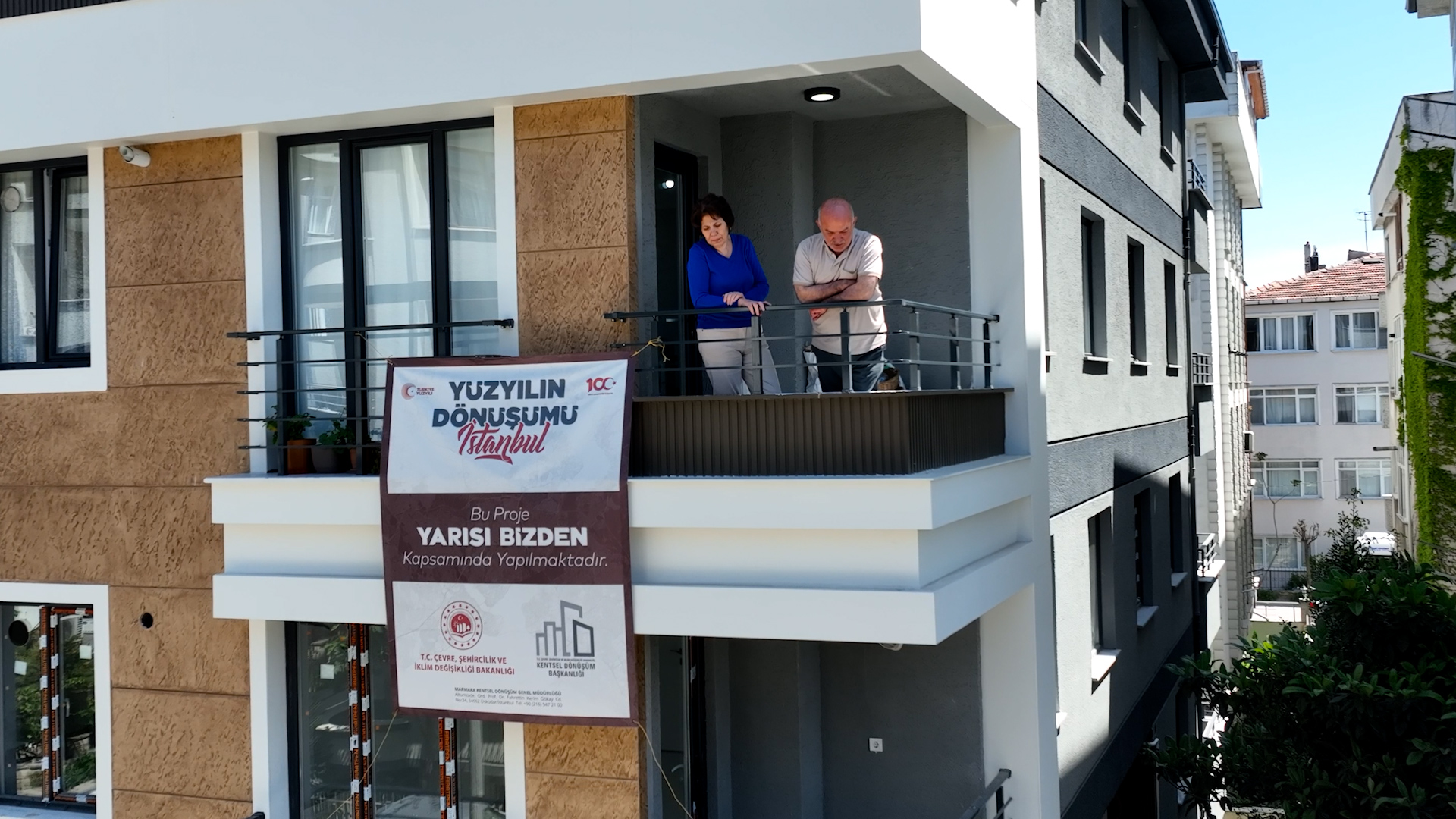 AVCILAR’DAKİ ÖZTOK AİLESİ 6.2’LİK DEPREMİ ANLATTI: HERKES SOKAKTA BİZ HUZUR İÇİNDE EVİMİZDEYDİK