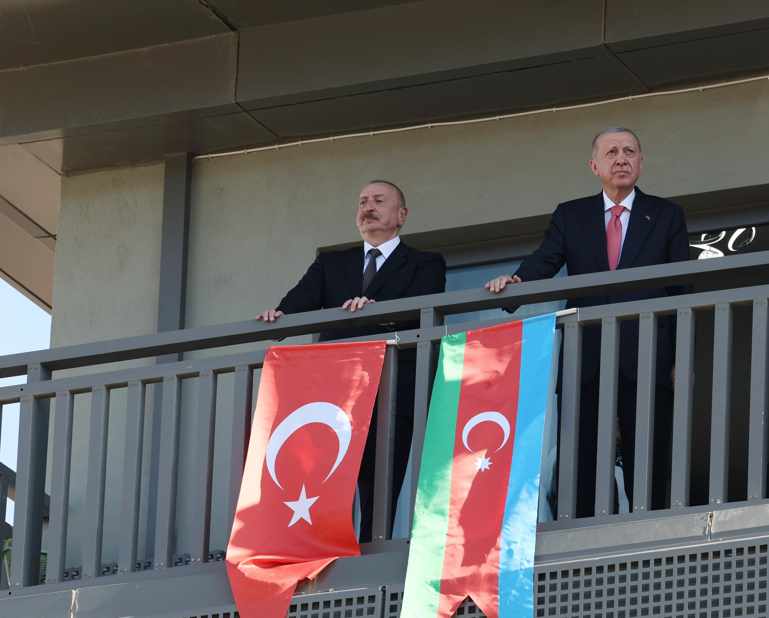 AZERBAYCAN MAHALLESİ’NDE DEPREMZEDE AİLEYE ZİYARET