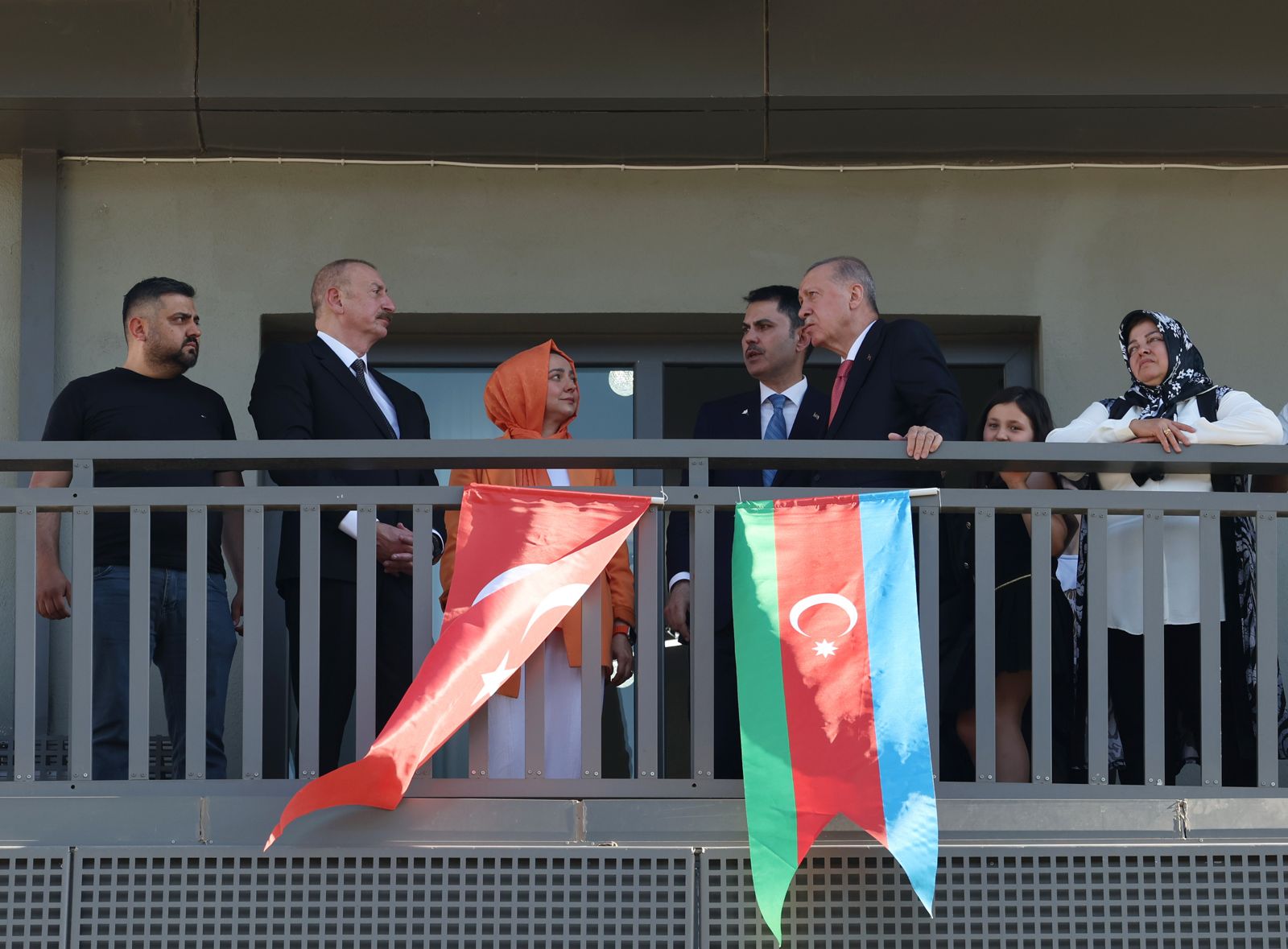AZERBAYCAN MAHALLESİ’NDE DEPREMZEDE AİLEYE ZİYARET