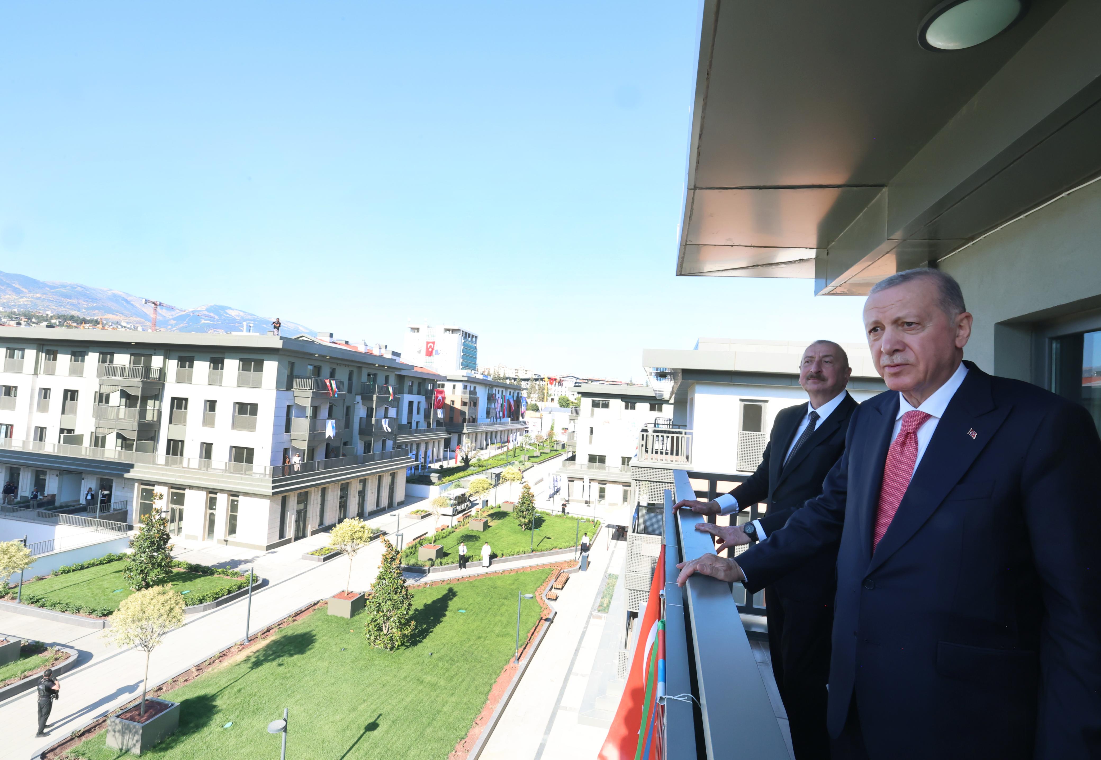 AZERBAYCAN MAHALLESİ’NDE DEPREMZEDE AİLEYE ZİYARET