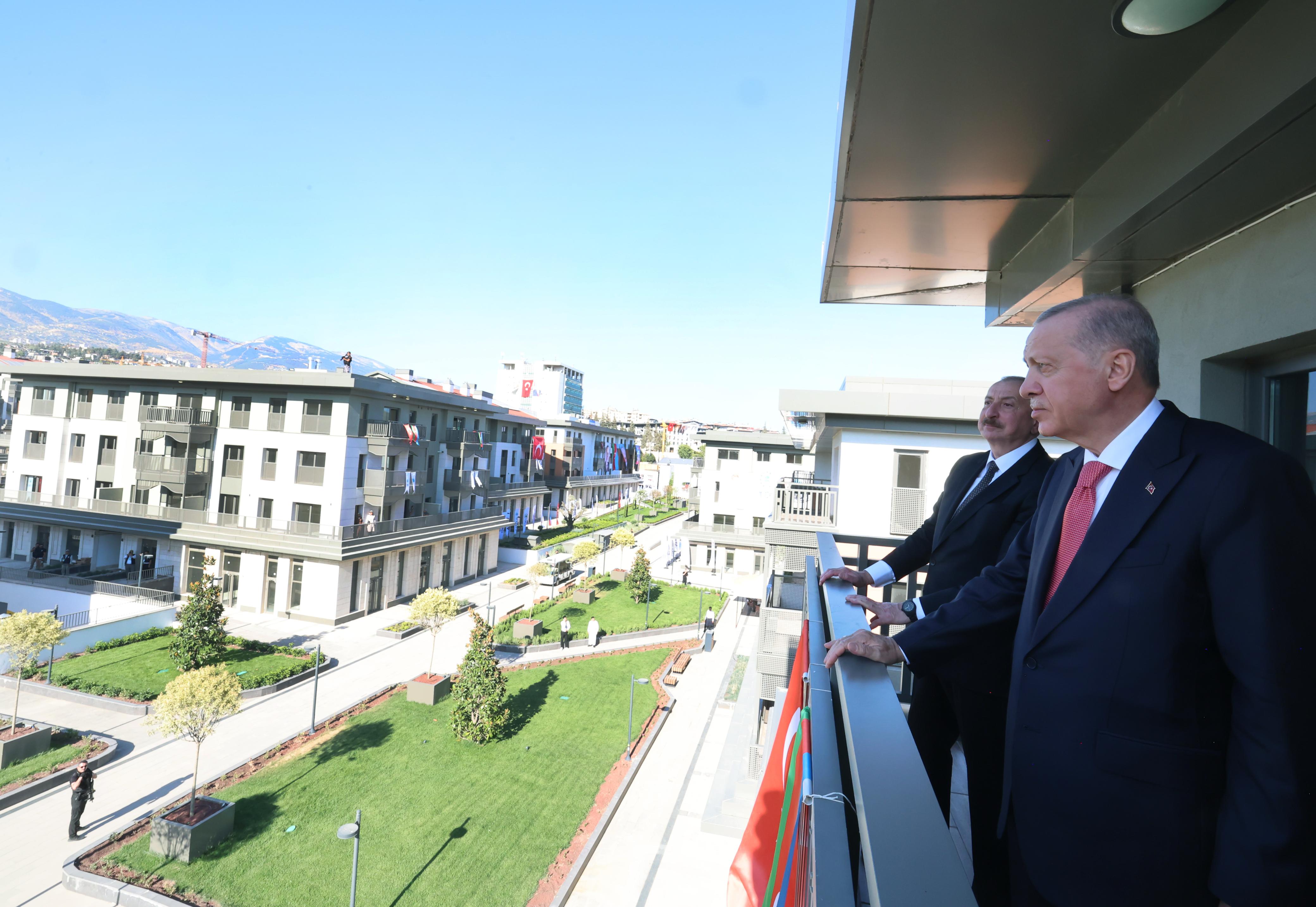 AZERBAYCAN MAHALLESİ’NDE DEPREMZEDE AİLEYE ZİYARET