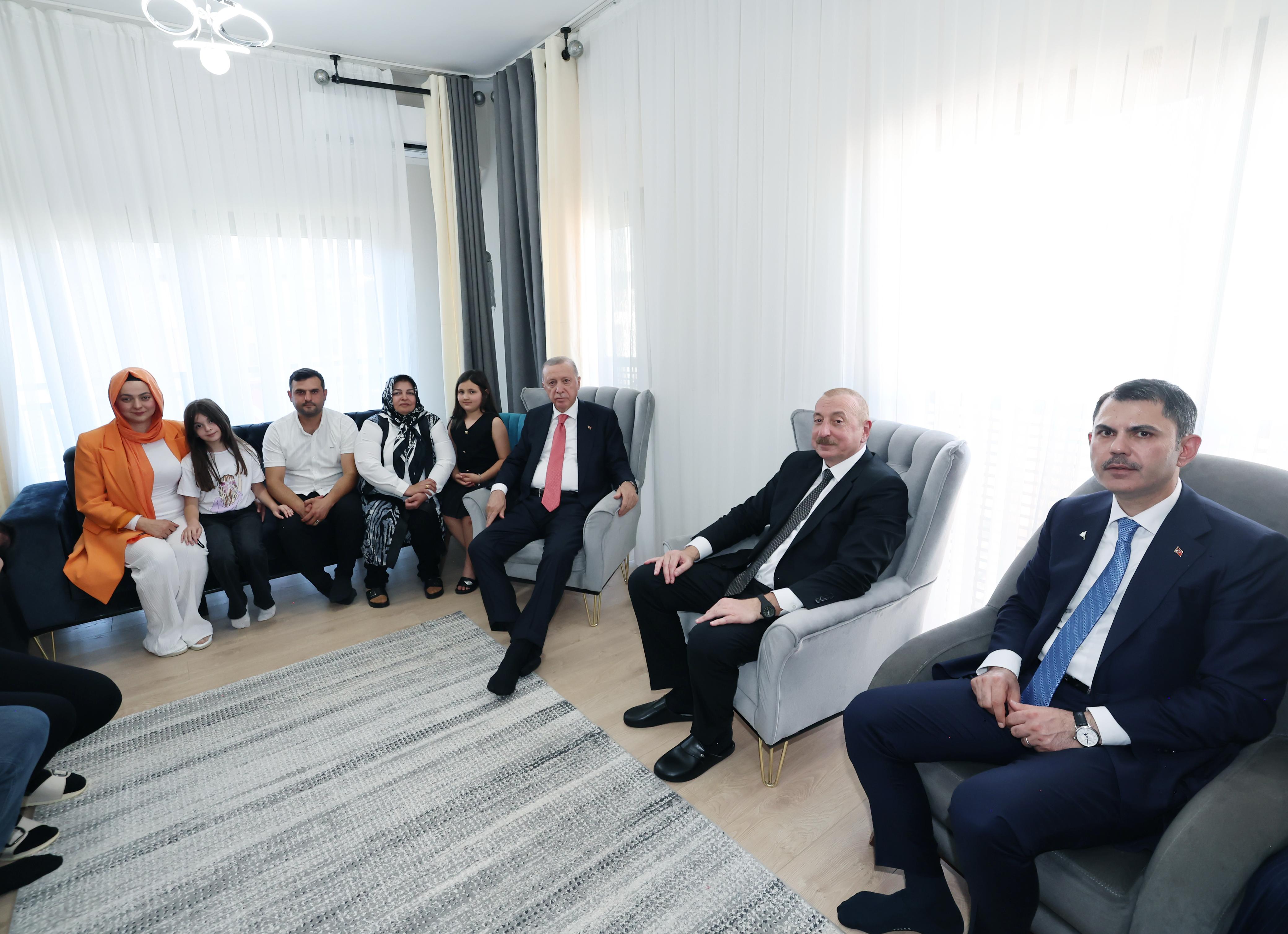 AZERBAYCAN MAHALLESİ’NDE DEPREMZEDE AİLEYE ZİYARET