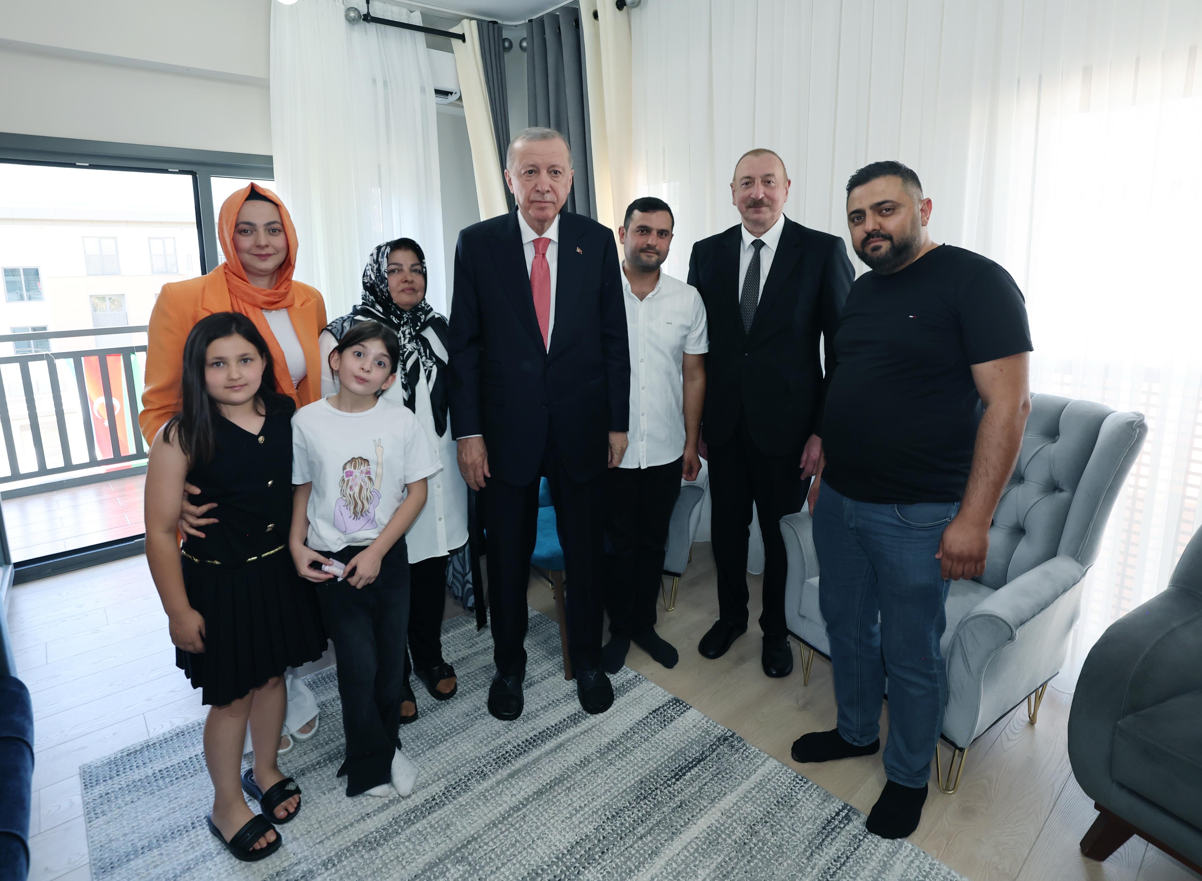 AZERBAYCAN MAHALLESİ’NDE DEPREMZEDE AİLEYE ZİYARET