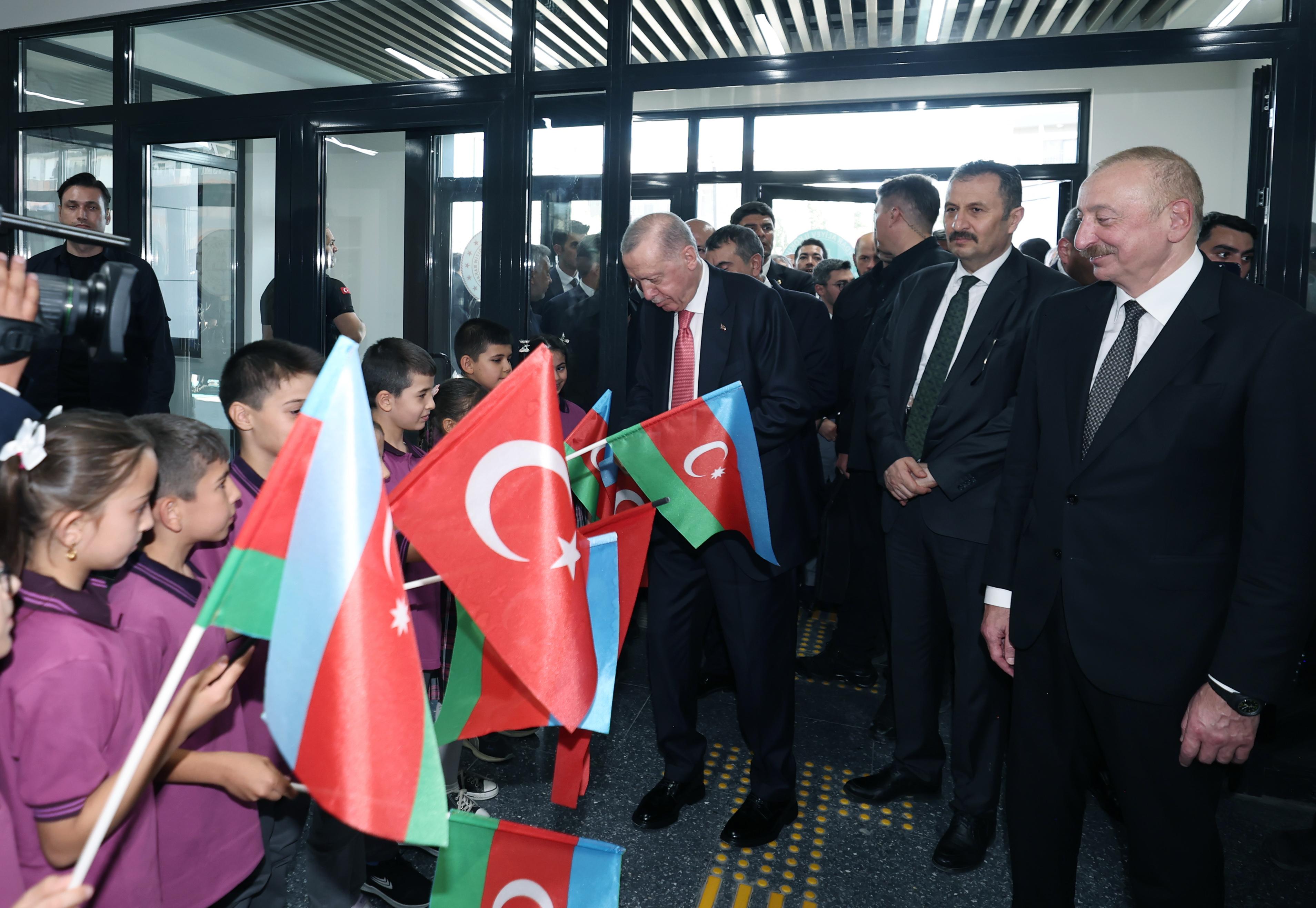 AZERBAYCAN MAHALLESİ’NDE DEPREMZEDE AİLEYE ZİYARET