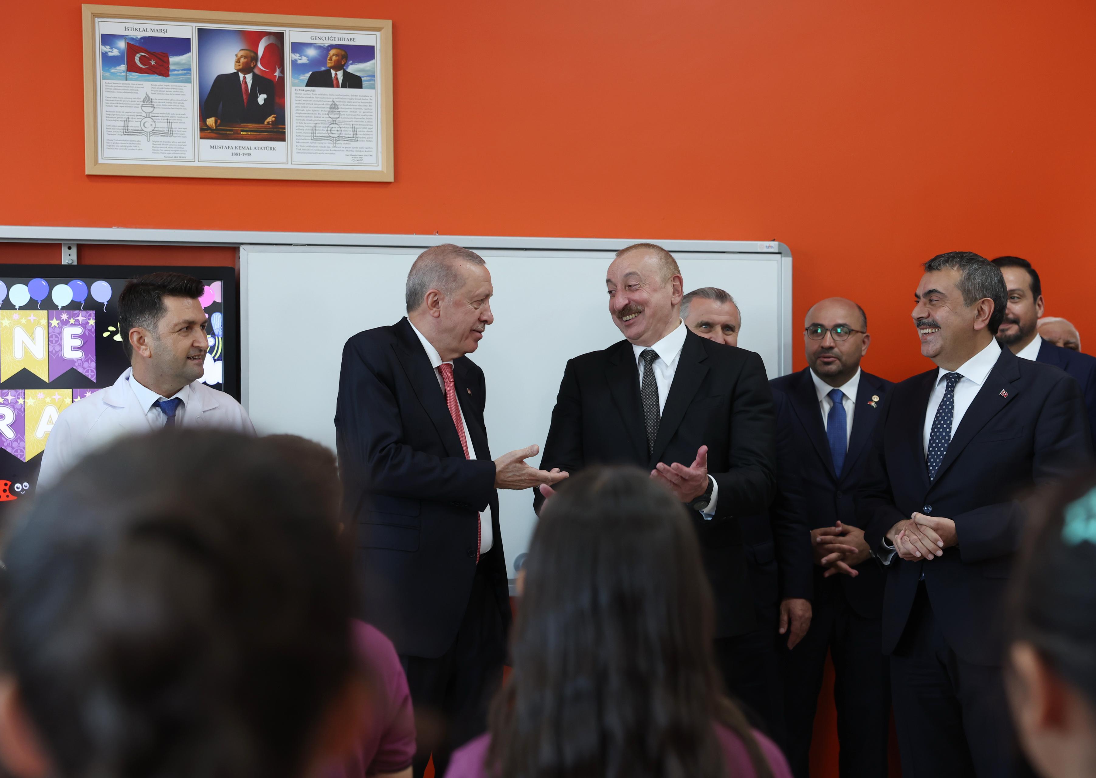 AZERBAYCAN MAHALLESİ’NDE DEPREMZEDE AİLEYE ZİYARET