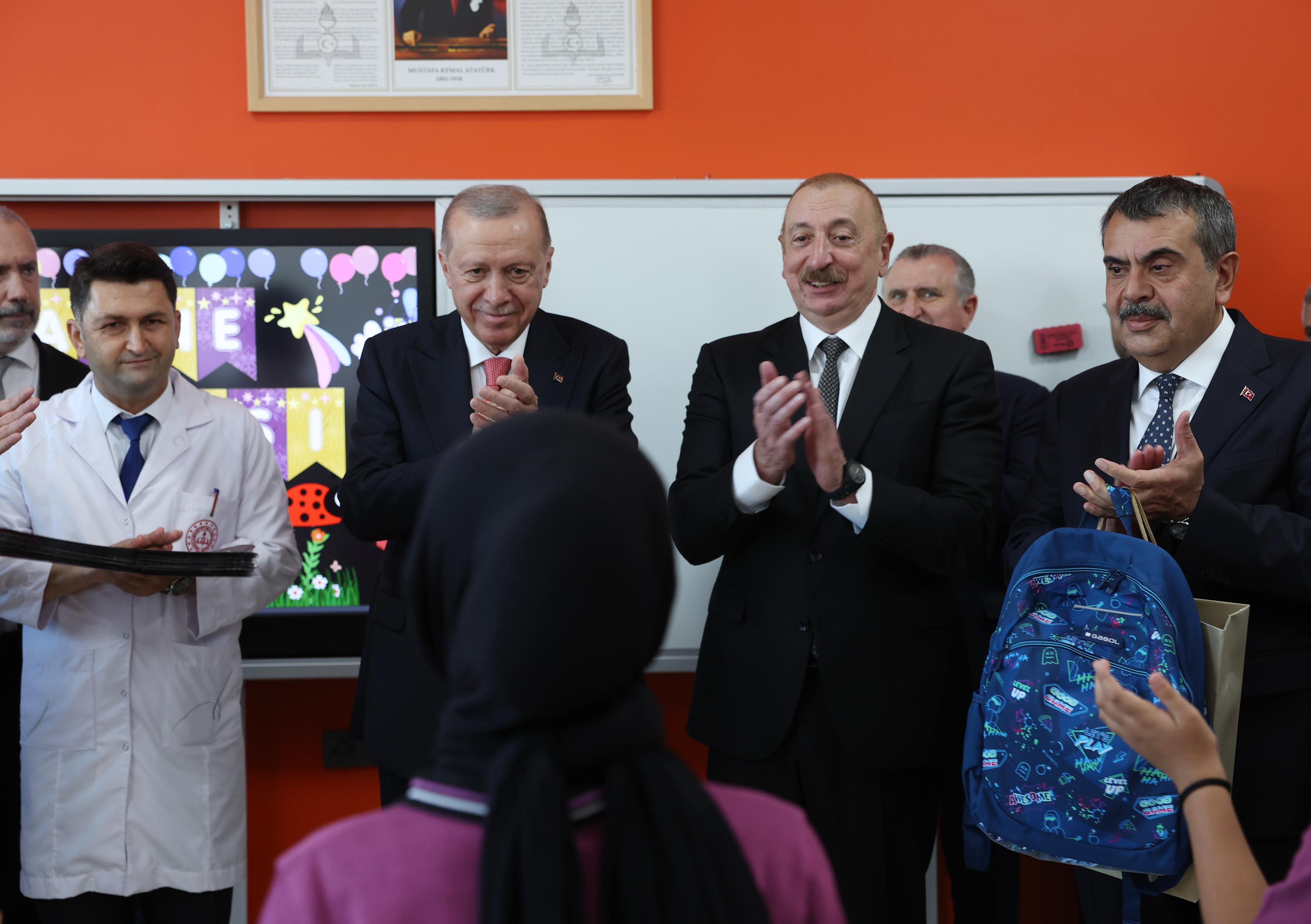 AZERBAYCAN MAHALLESİ’NDE DEPREMZEDE AİLEYE ZİYARET