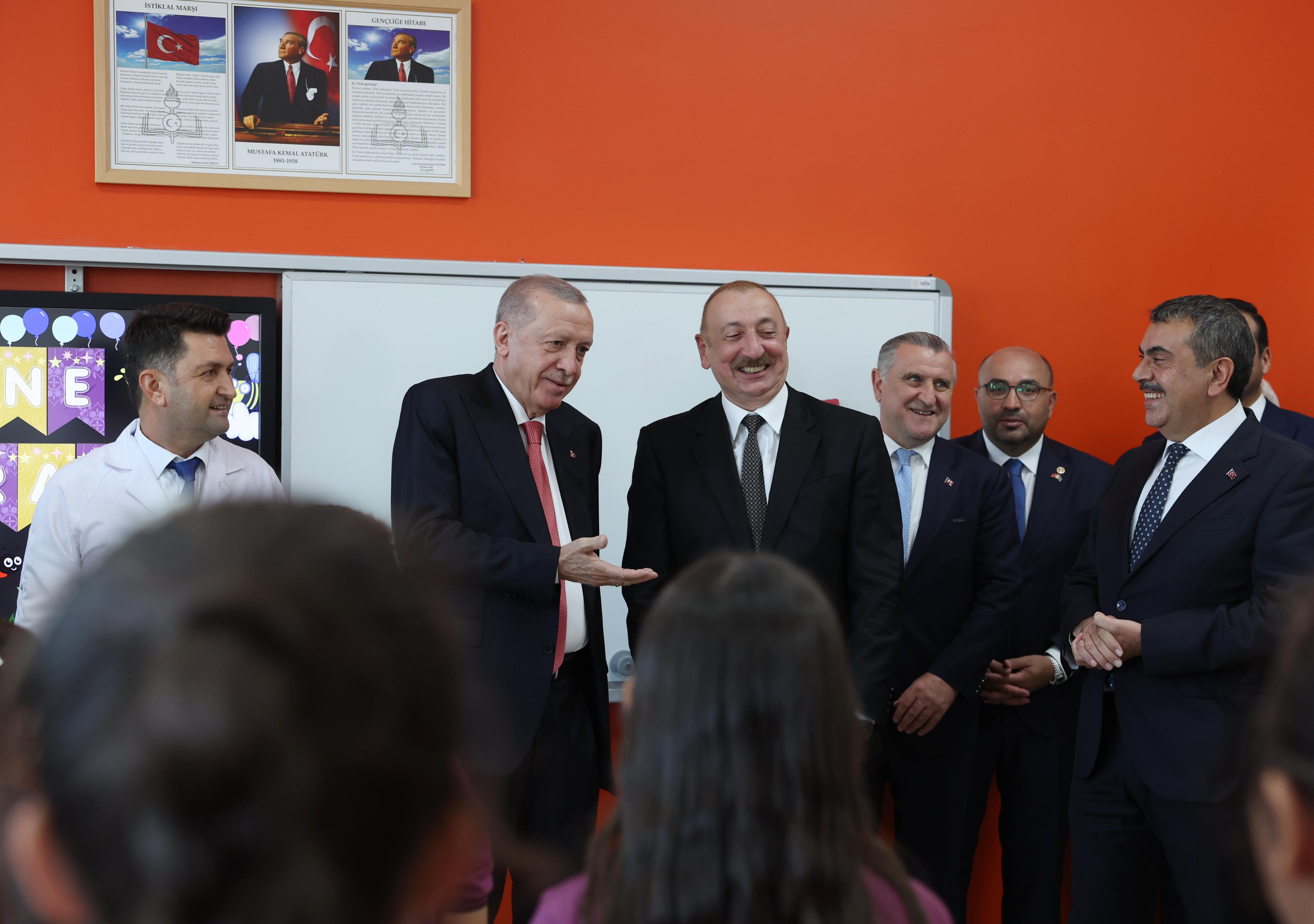 AZERBAYCAN MAHALLESİ’NDE DEPREMZEDE AİLEYE ZİYARET