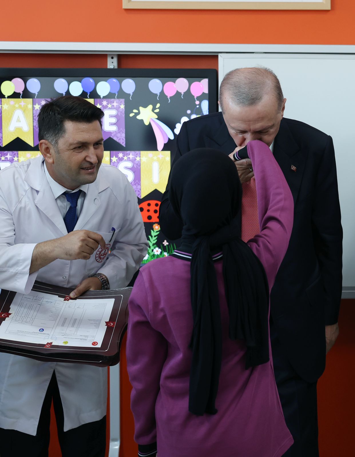 AZERBAYCAN MAHALLESİ’NDE DEPREMZEDE AİLEYE ZİYARET