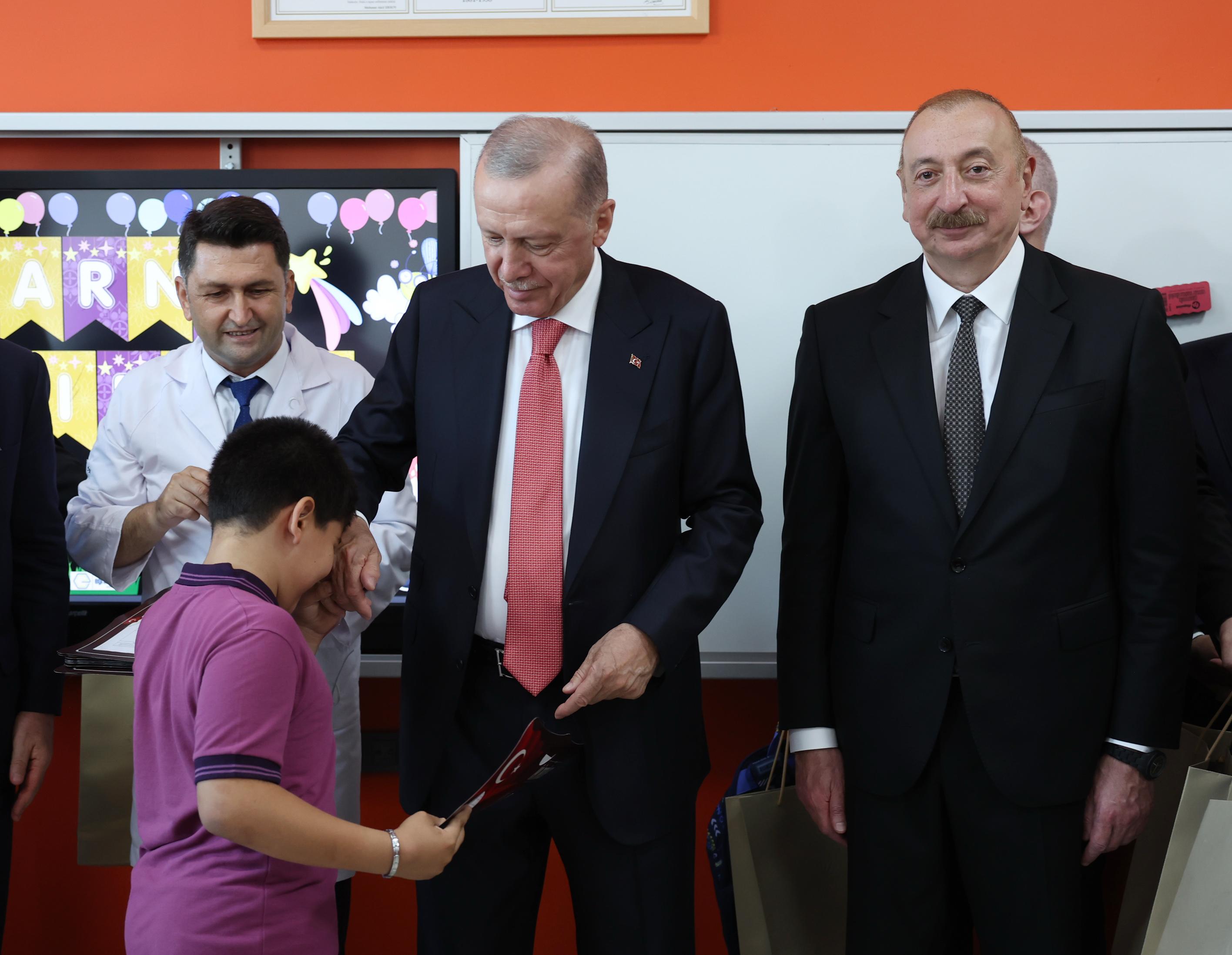 AZERBAYCAN MAHALLESİ’NDE DEPREMZEDE AİLEYE ZİYARET