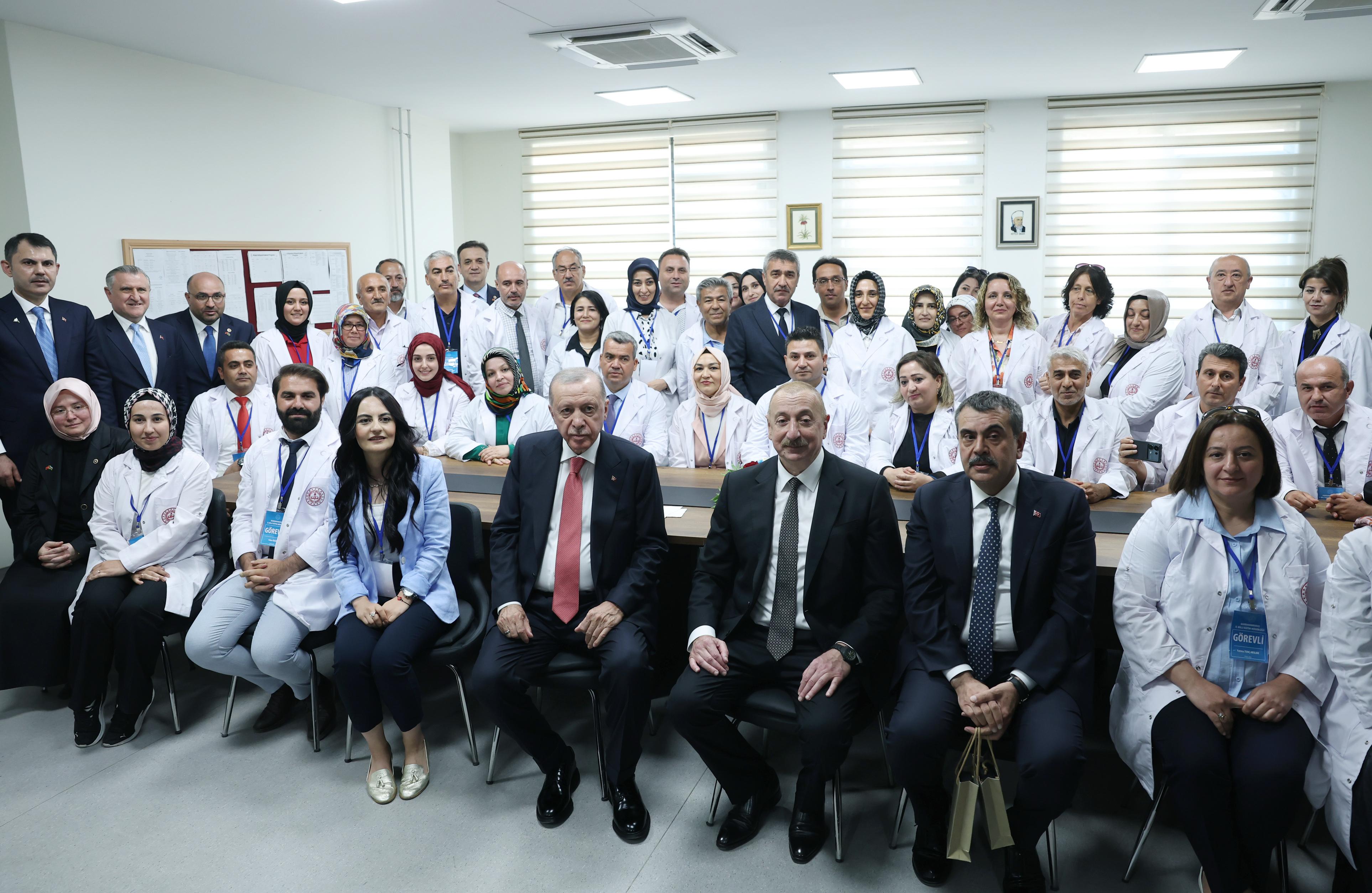 AZERBAYCAN MAHALLESİ’NDE DEPREMZEDE AİLEYE ZİYARET