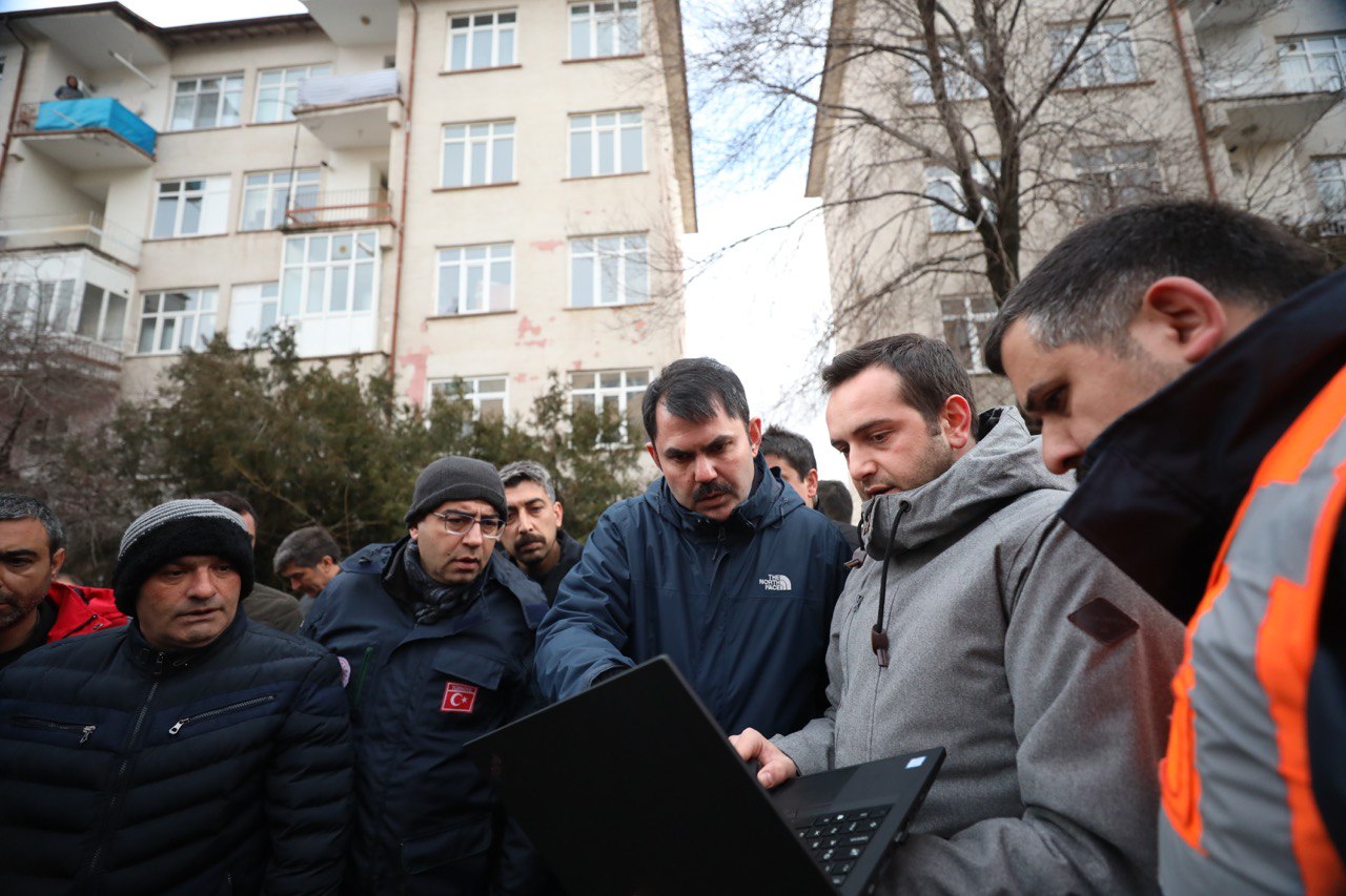 BAKAN KURUM: “ELAZIĞ’DAKİ TÜM BİNALAR TARANIYOR”