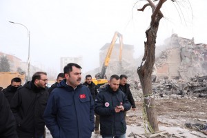 BAKAN KURUM ELAZIĞ’DA ENKAZ KALDIRMA VE TEMEL ATMA ÇALIŞMALARINI İNCELEDİ