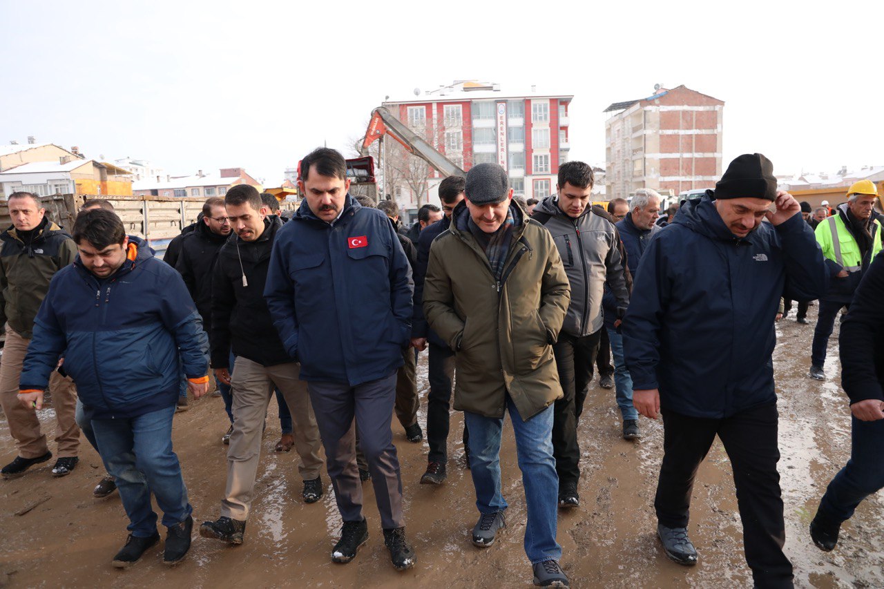 BAKAN KURUM ELAZIĞ’DA ENKAZ KALDIRMA VE TEMEL ATMA ÇALIŞMALARINI İNCELEDİ