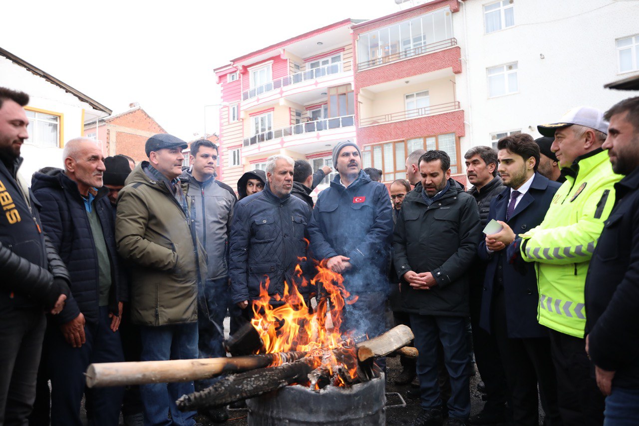 BAKAN KURUM ELAZIĞ’DA ENKAZ KALDIRMA VE TEMEL ATMA ÇALIŞMALARINI İNCELEDİ