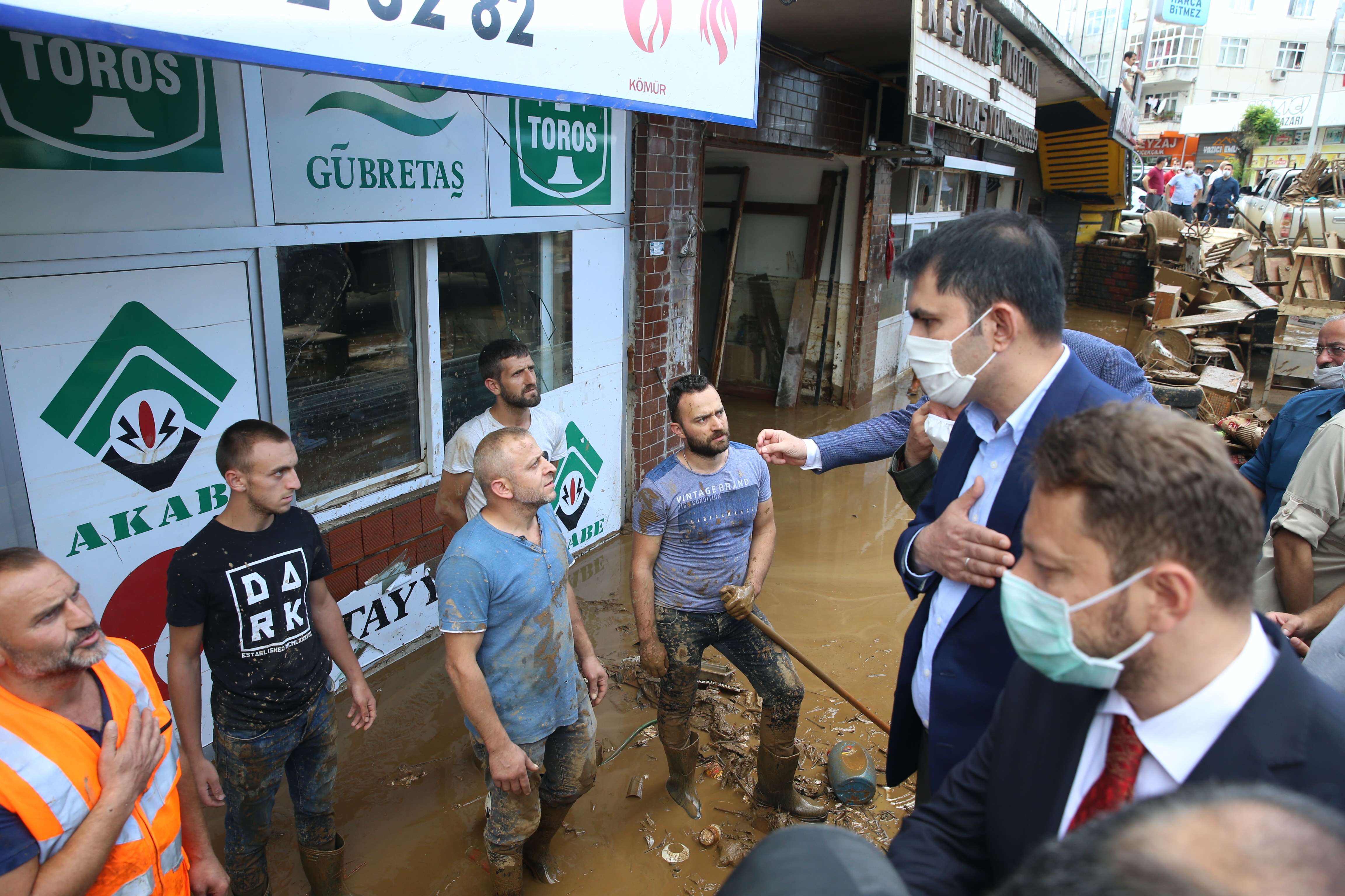 BAKAN KURUM, RİZE'DE SAĞANAĞIN ETKİLİ OLDUĞU ALANDA İNCELEMEDE BULUNDU