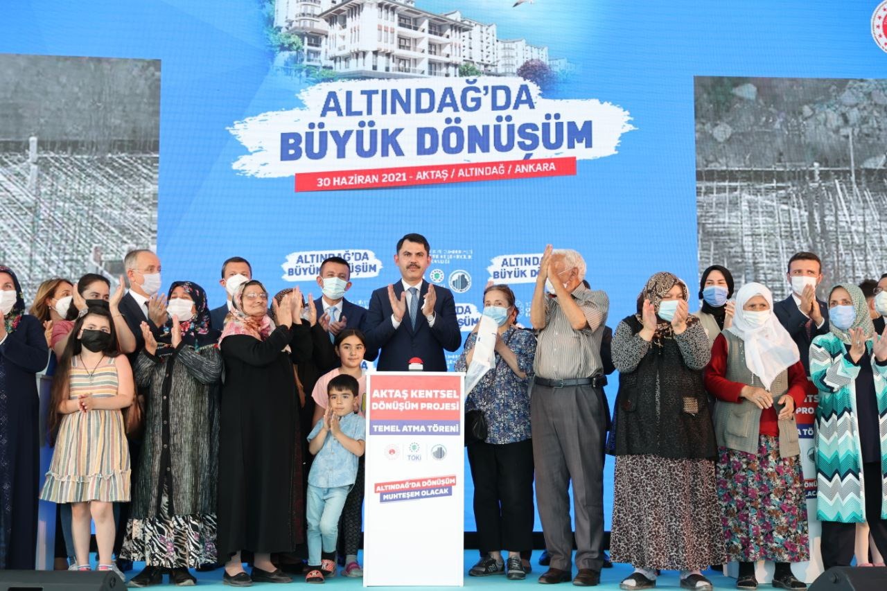 BAKAN KURUM ALTINDAĞ’DA 57 KONUT VE 42 DÜKKÂNIN TEMELİNİ ATTI