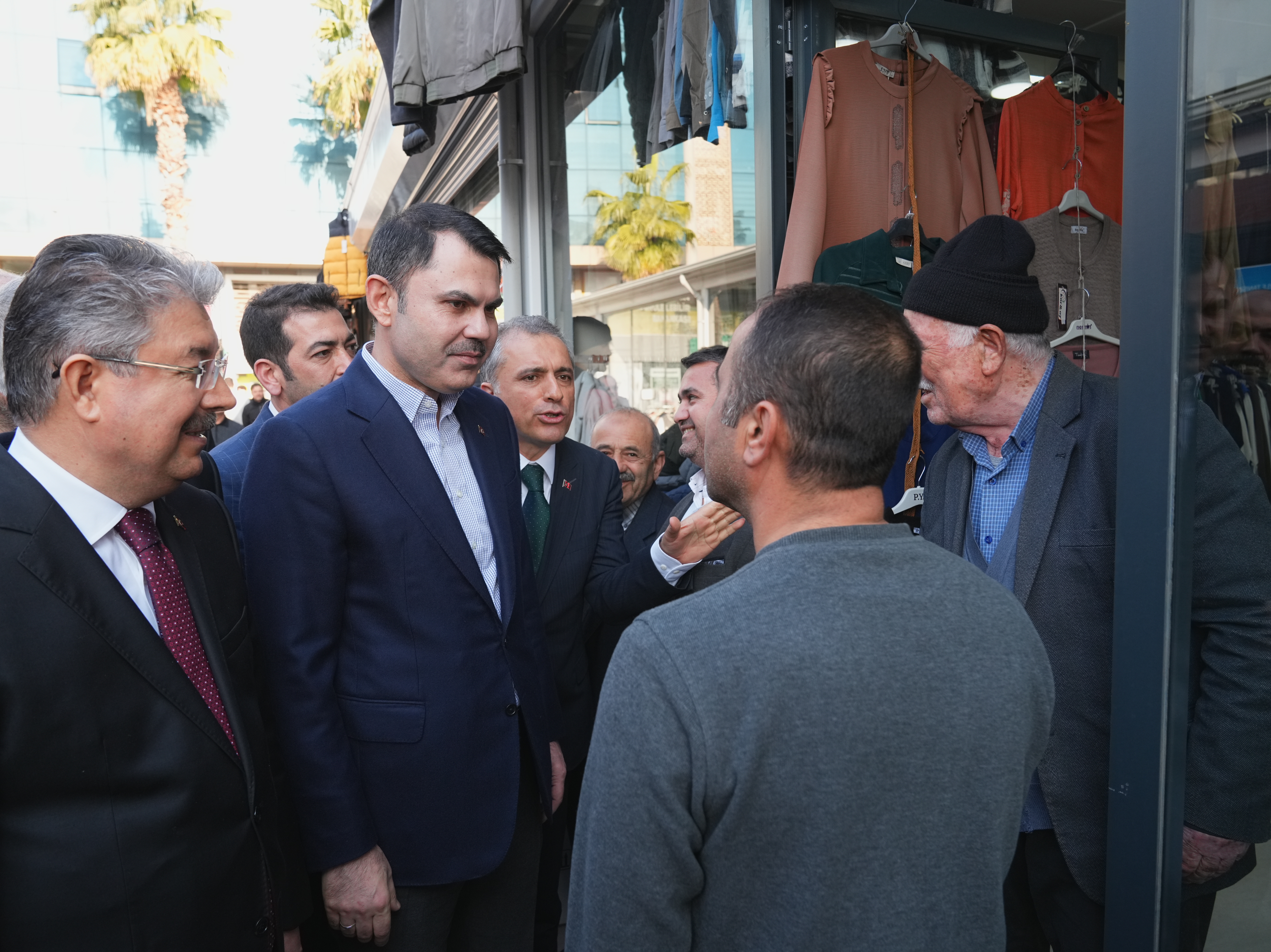 BAKAN KURUM OSMANİYE’DE DEPREMZEDE AİLENİN YENİ EVİNE KONUK OLDU