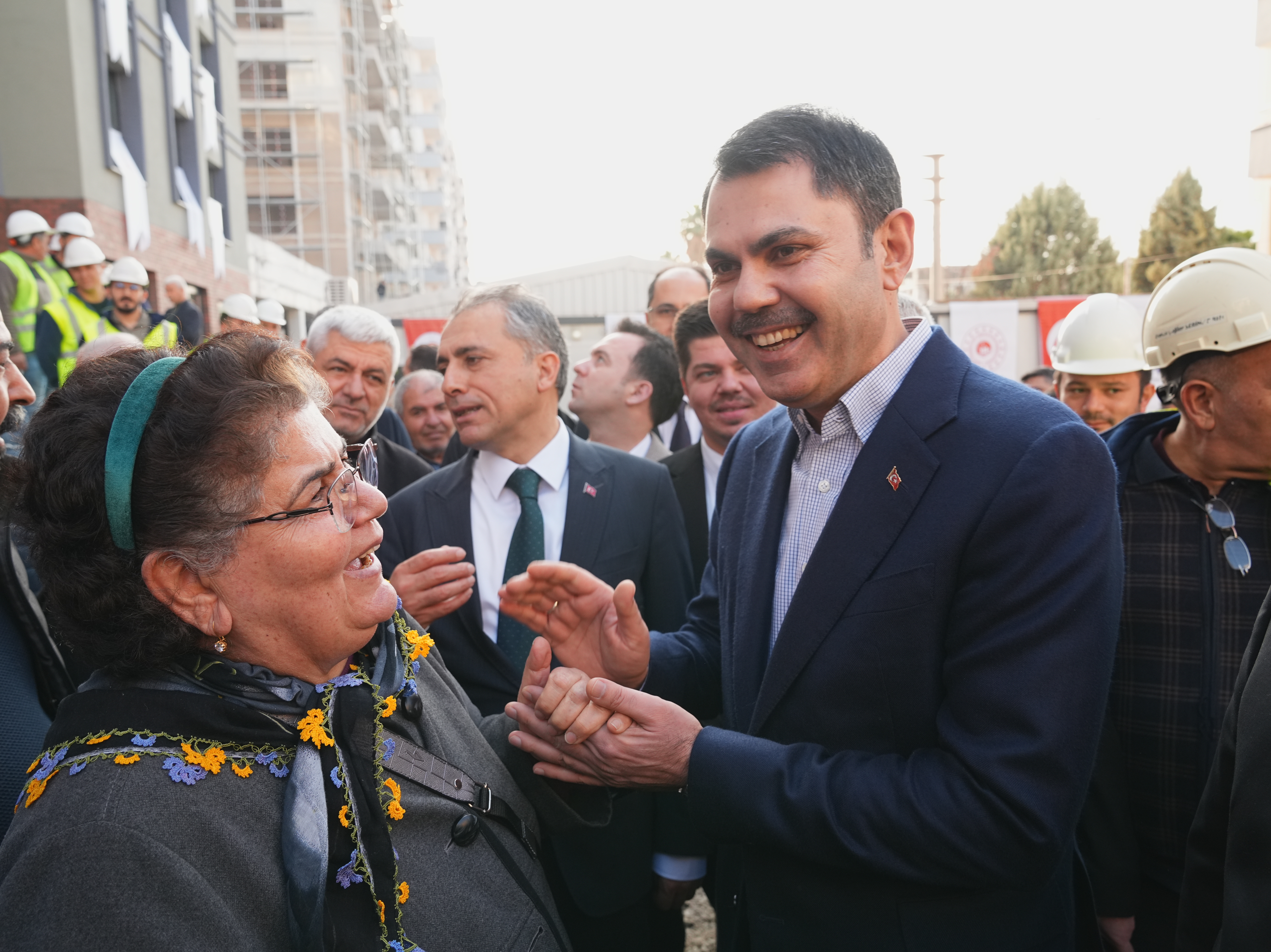 BAKAN KURUM OSMANİYE’DE DEPREMZEDE AİLENİN YENİ EVİNE KONUK OLDU