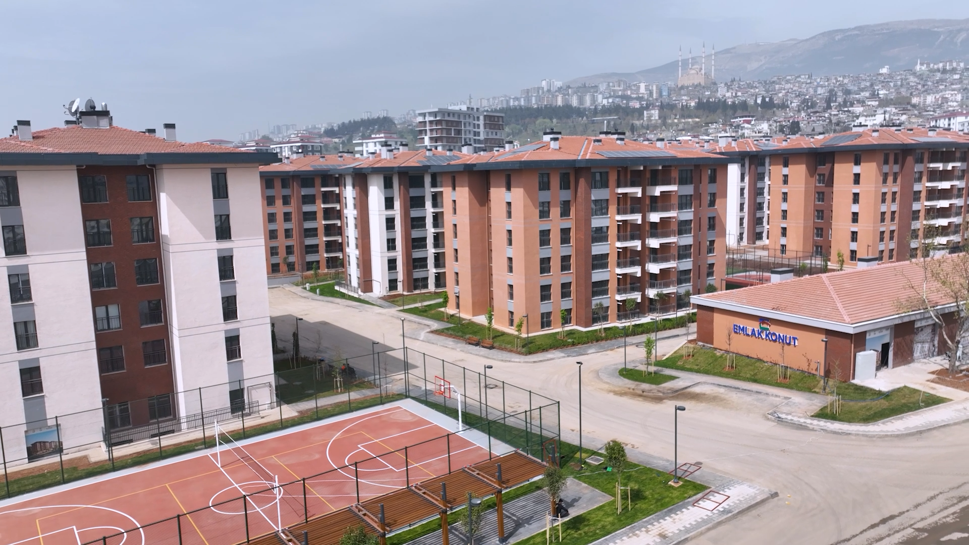 BAKAN KURUM: EBRAR SİTESİ’NİN YERİNE YAPTIĞIMIZ GÜVENLİ, KONFORLU KONUTLARIMIZI TAMAMLADIK