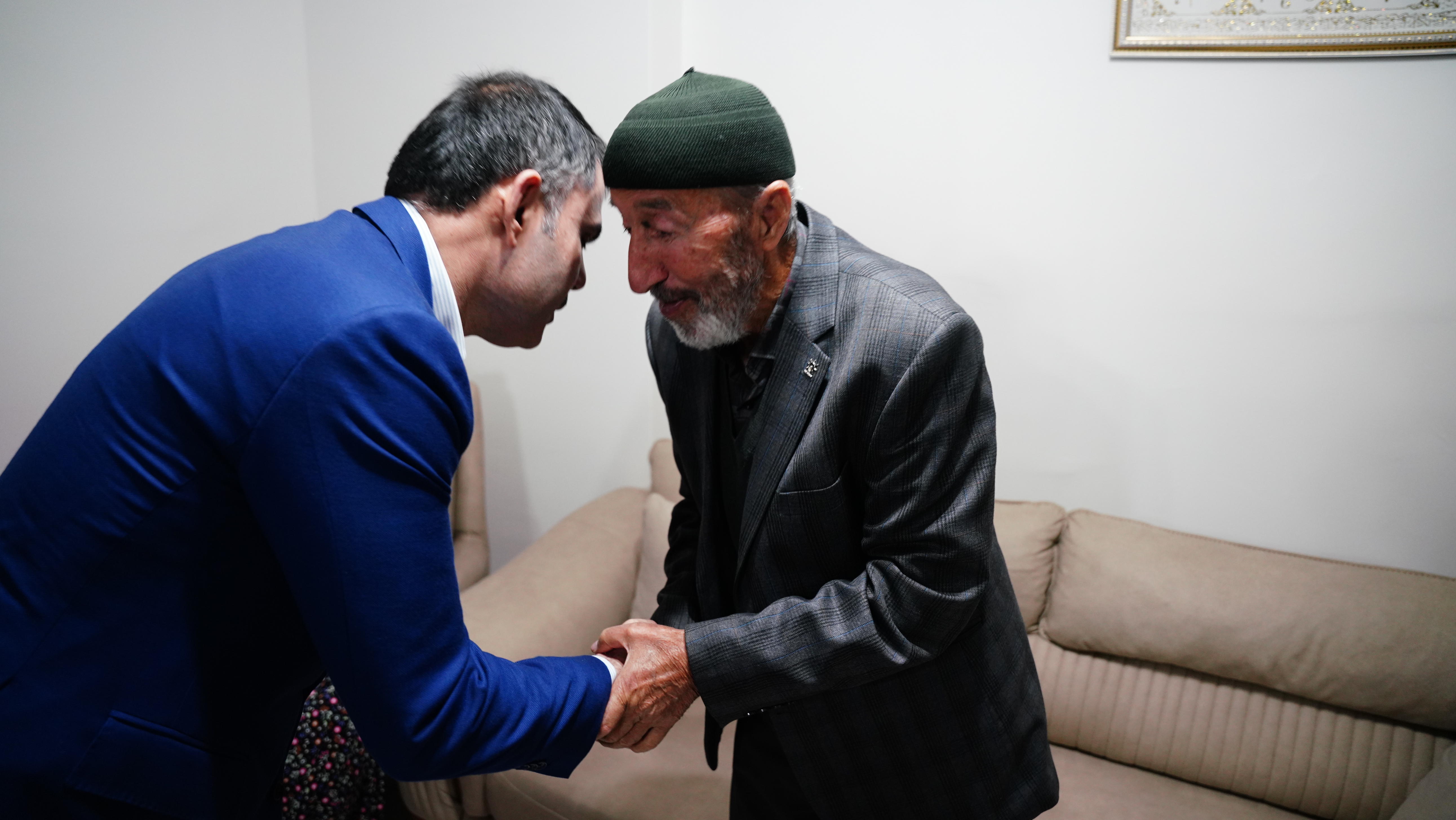 BAKAN KURUM KÖY EVİNE KONUK OLDU