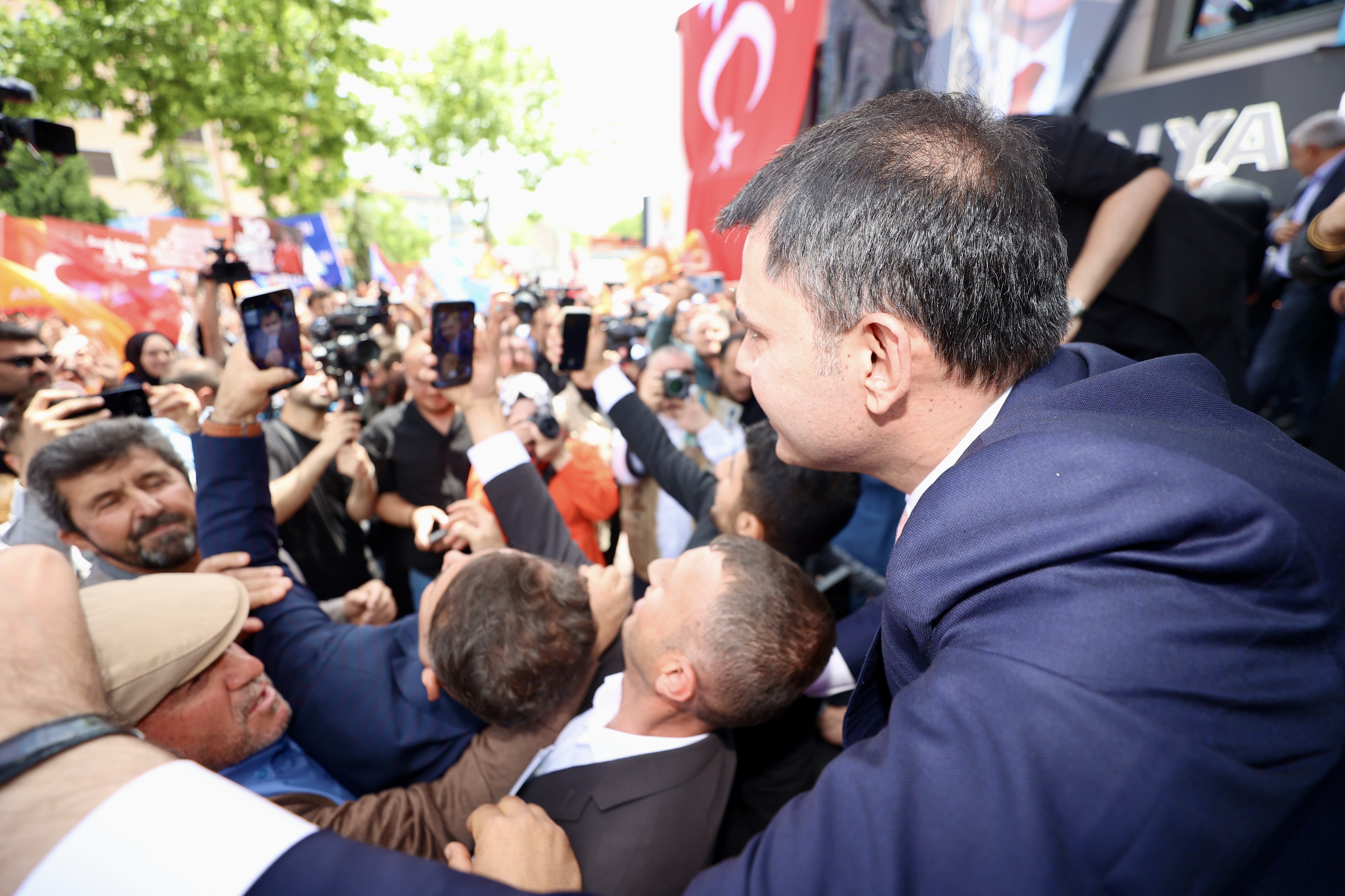BAKAN KURUM: SÖZ TUTMAK NASIL OLURMUŞ DEPREM BÖLGESİNDE GÖSTERECEĞİZ