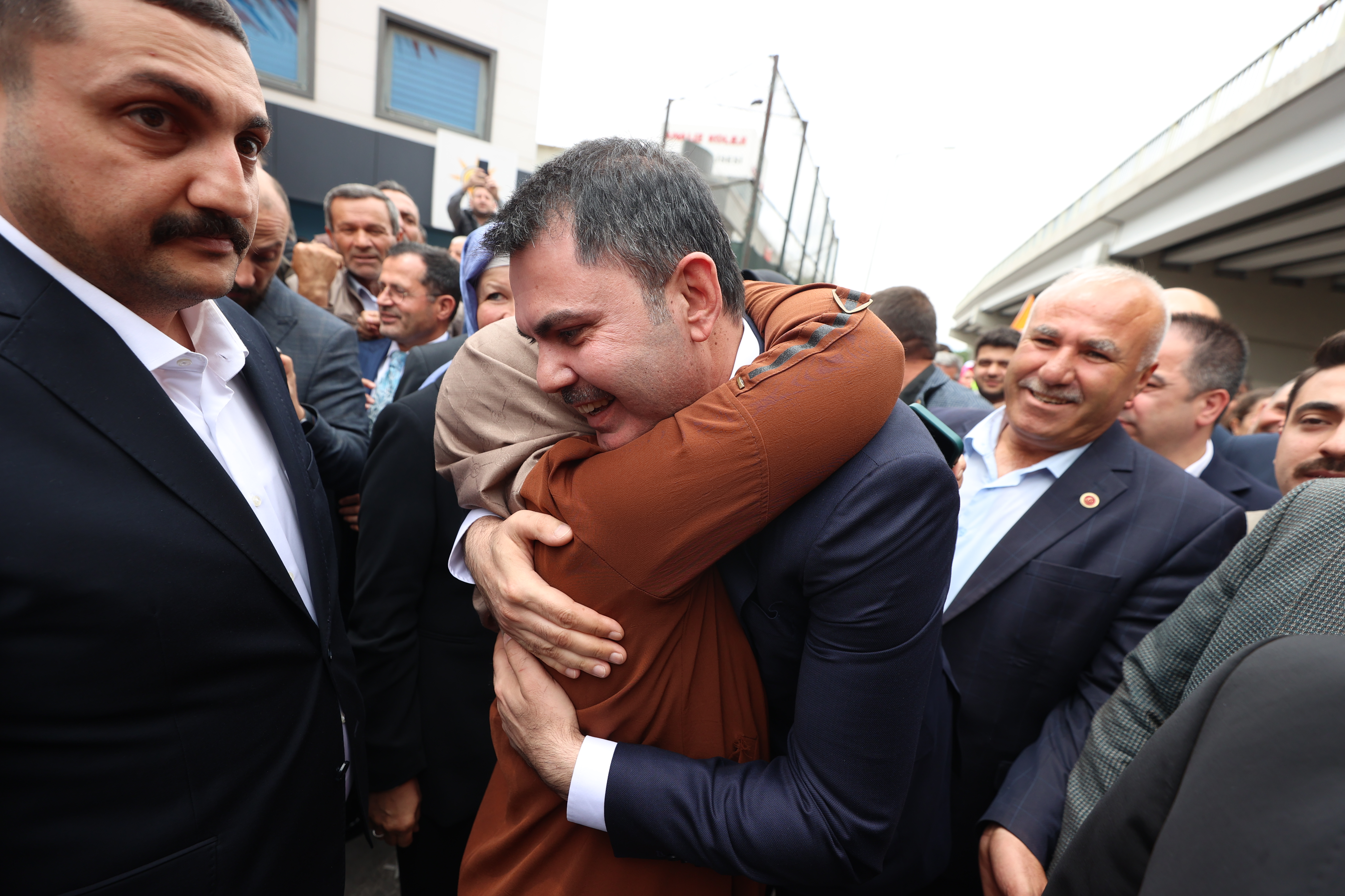 BAKAN KURUM: SÖZ TUTMAK NASIL OLURMUŞ DEPREM BÖLGESİNDE GÖSTERECEĞİZ