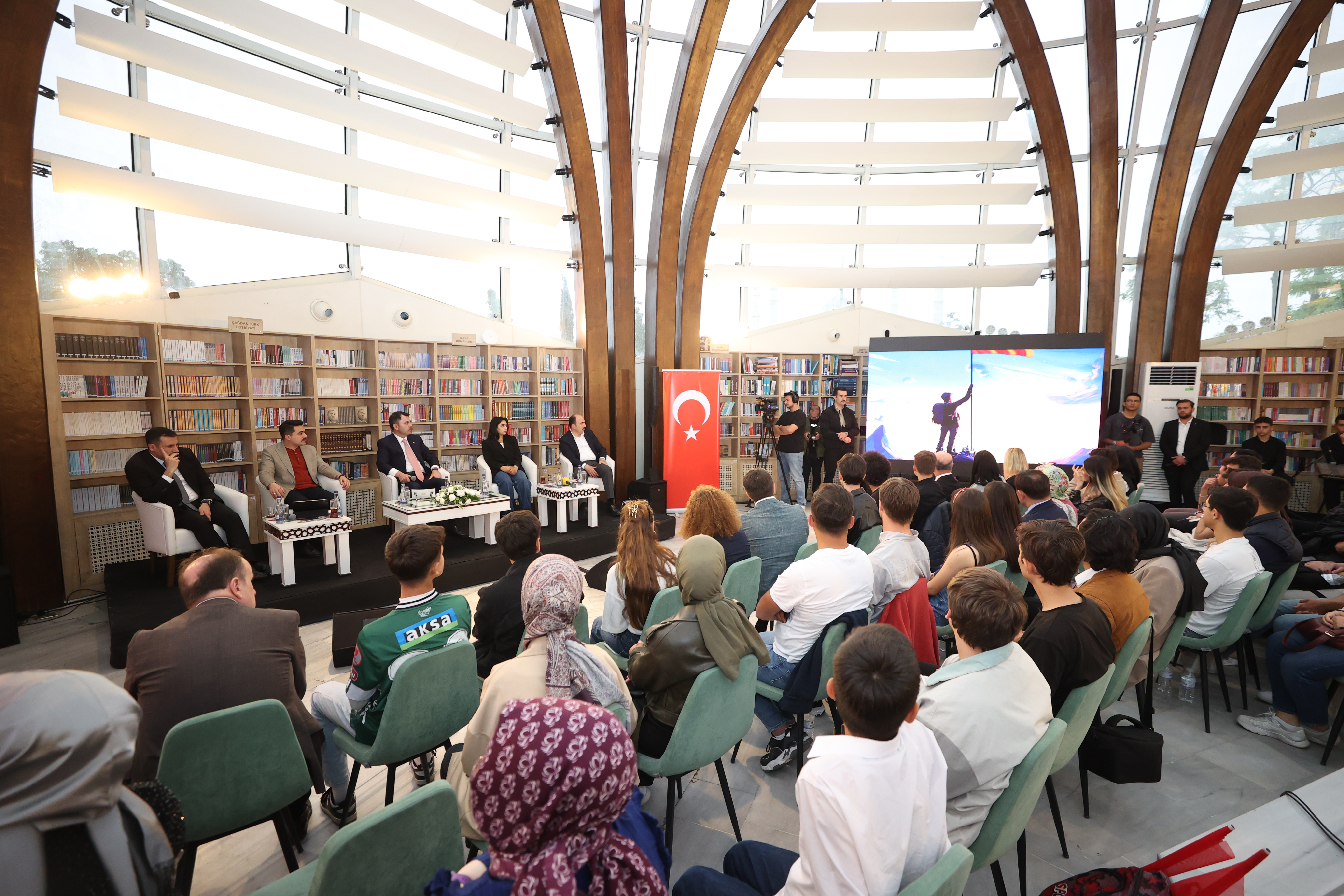 BAKAN KURUM KONYA’DA GENÇLERLE BULUŞTU